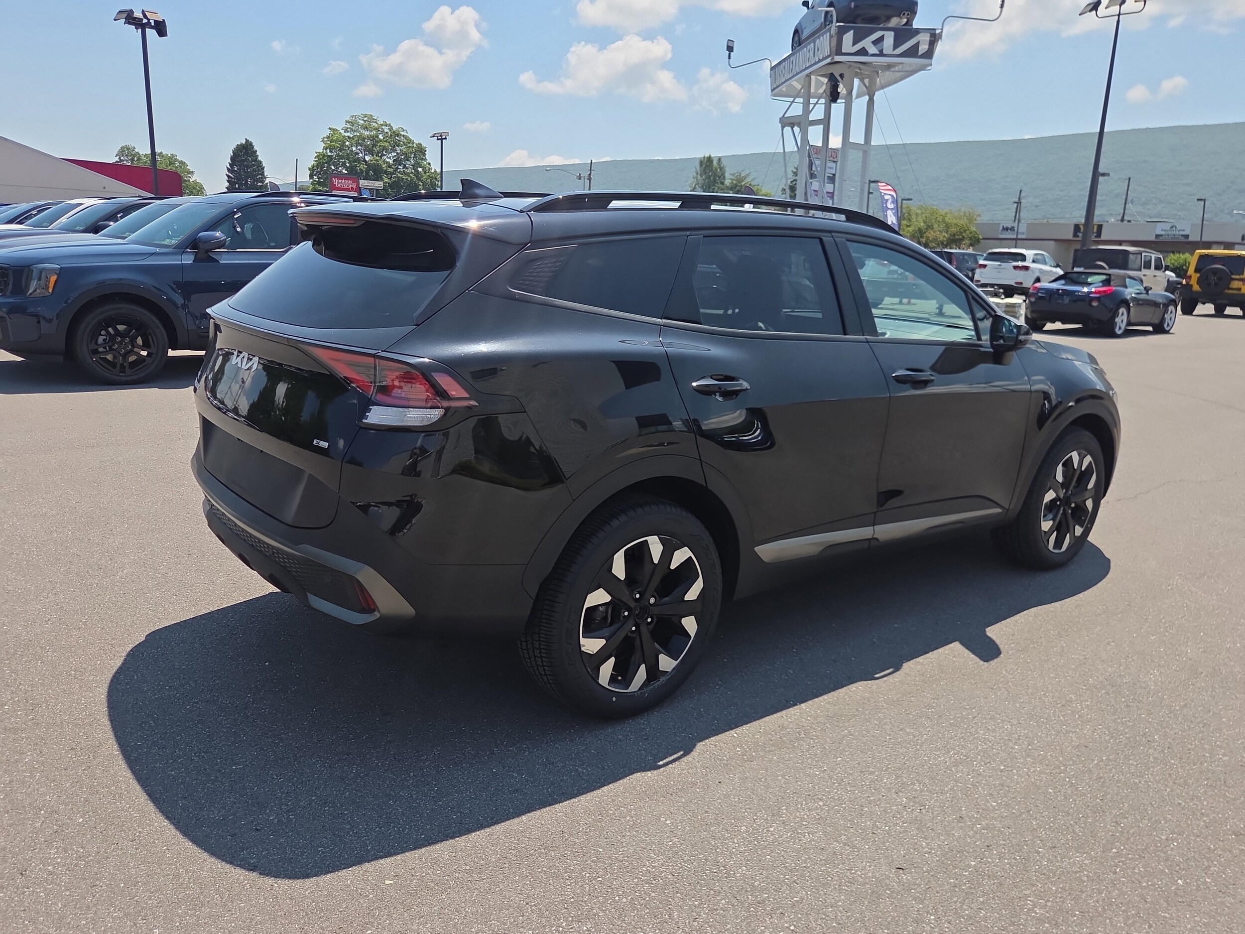 2023 Kia Sportage X-Line photo 2