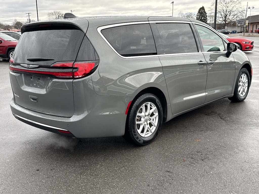 Used 2023 Chrysler Pacifica Touring L Van Passenger Van