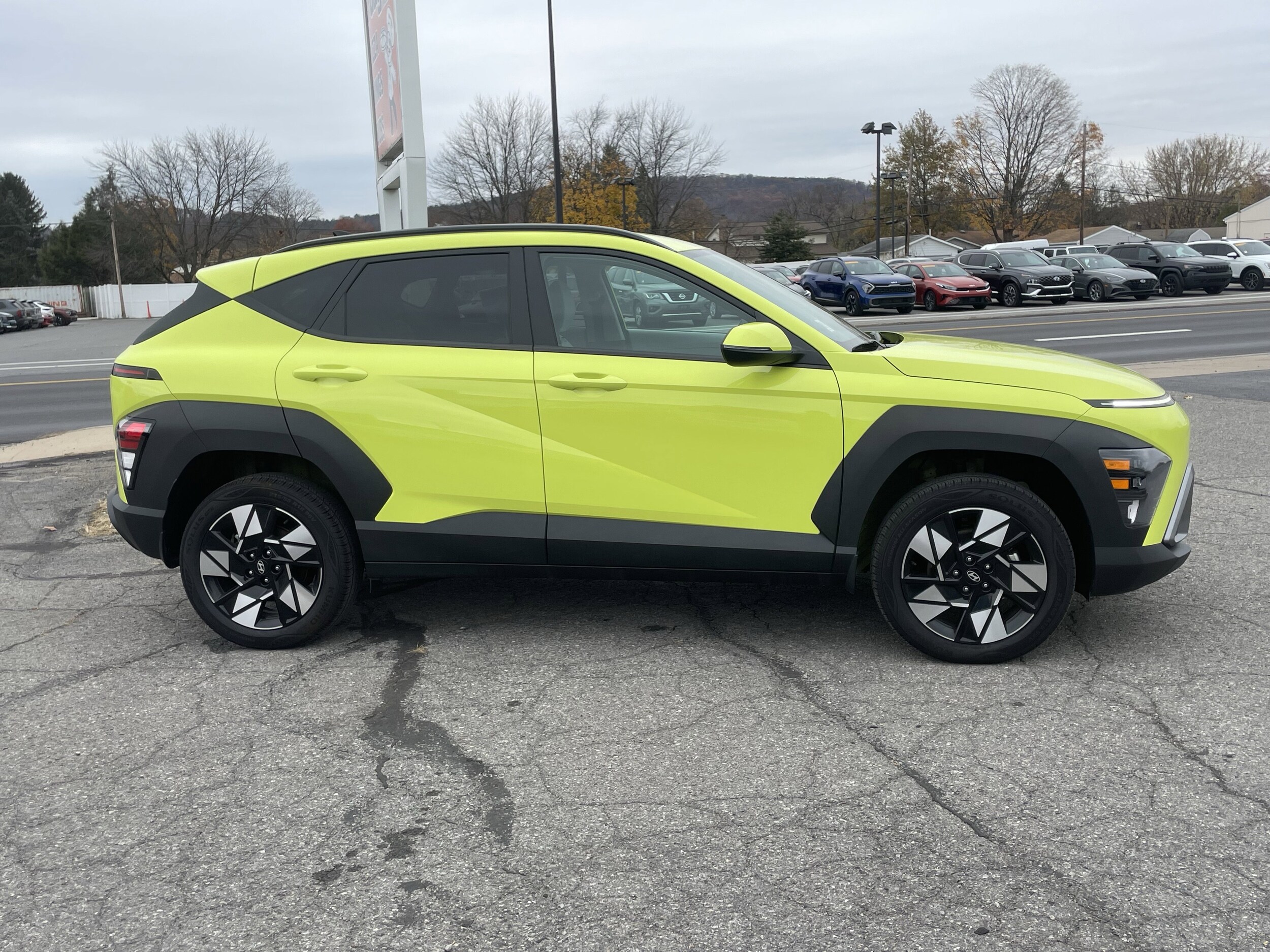2025 Hyundai Kona SEL photo 2