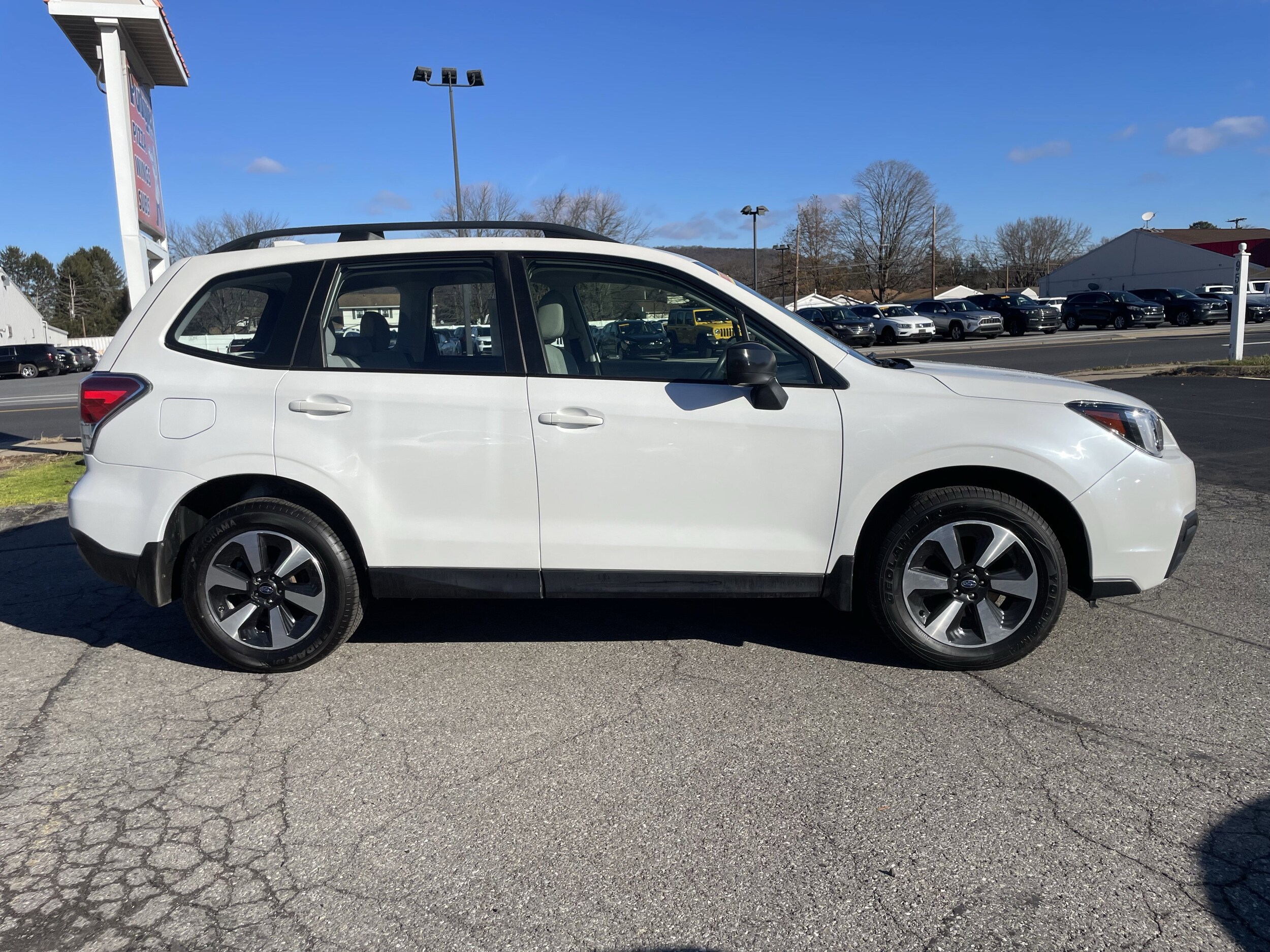 2018 Subaru Forester 2.5i photo 2