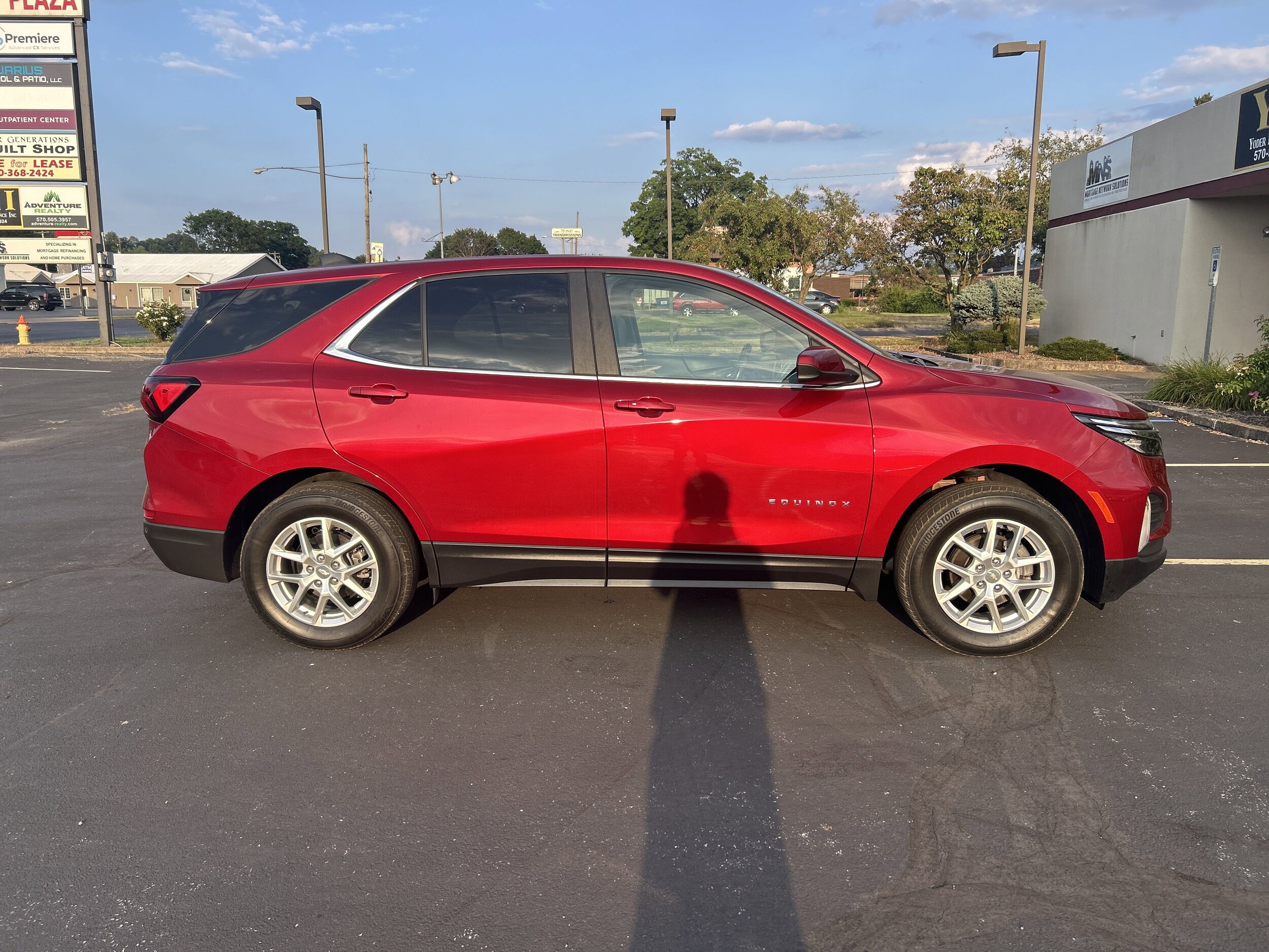 2022 Chevrolet Equinox LT photo 2