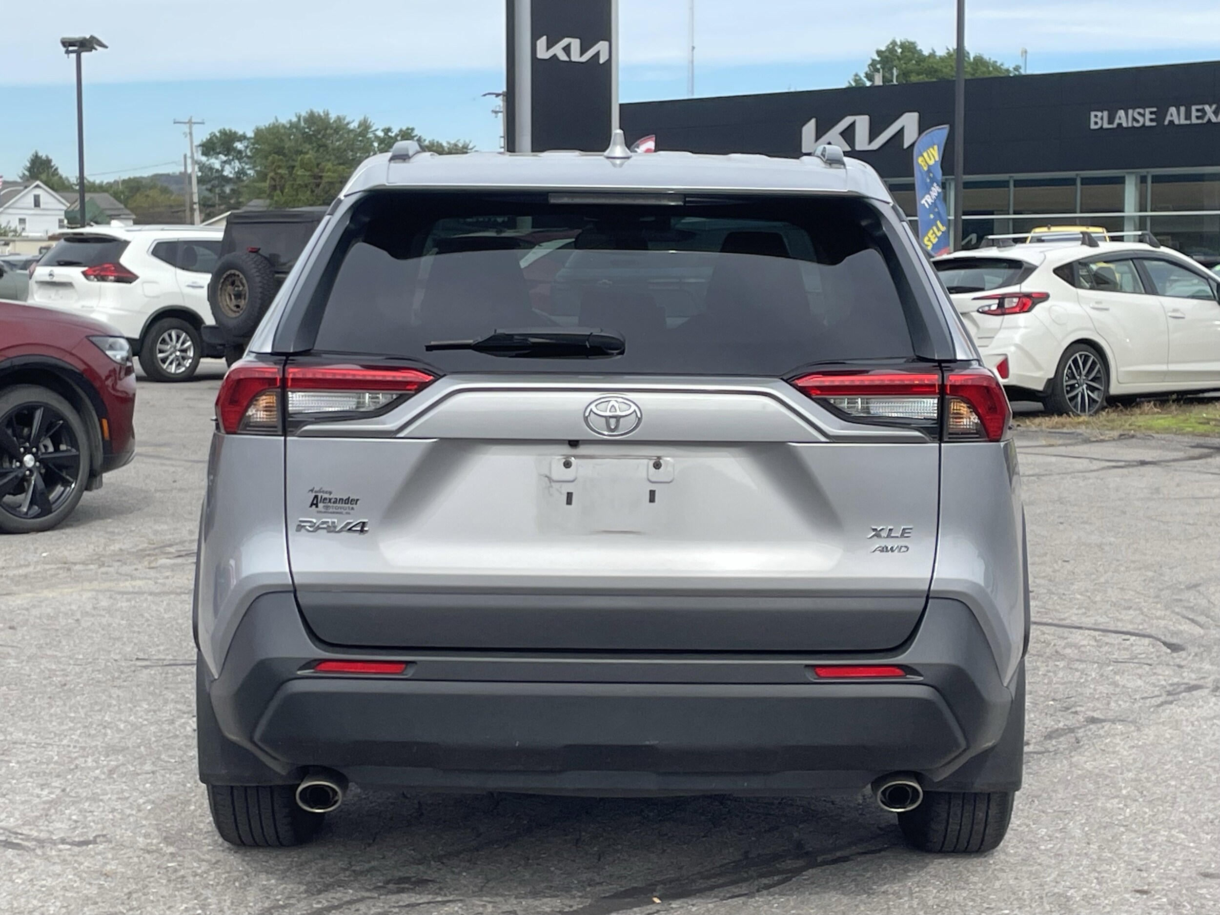 2022 Toyota RAV4 XLE photo 3