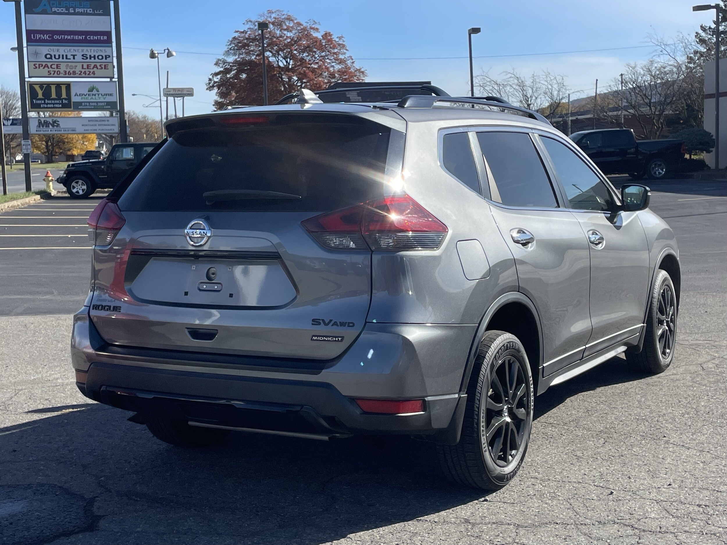 2018 Nissan Rogue AWD SV photo 2