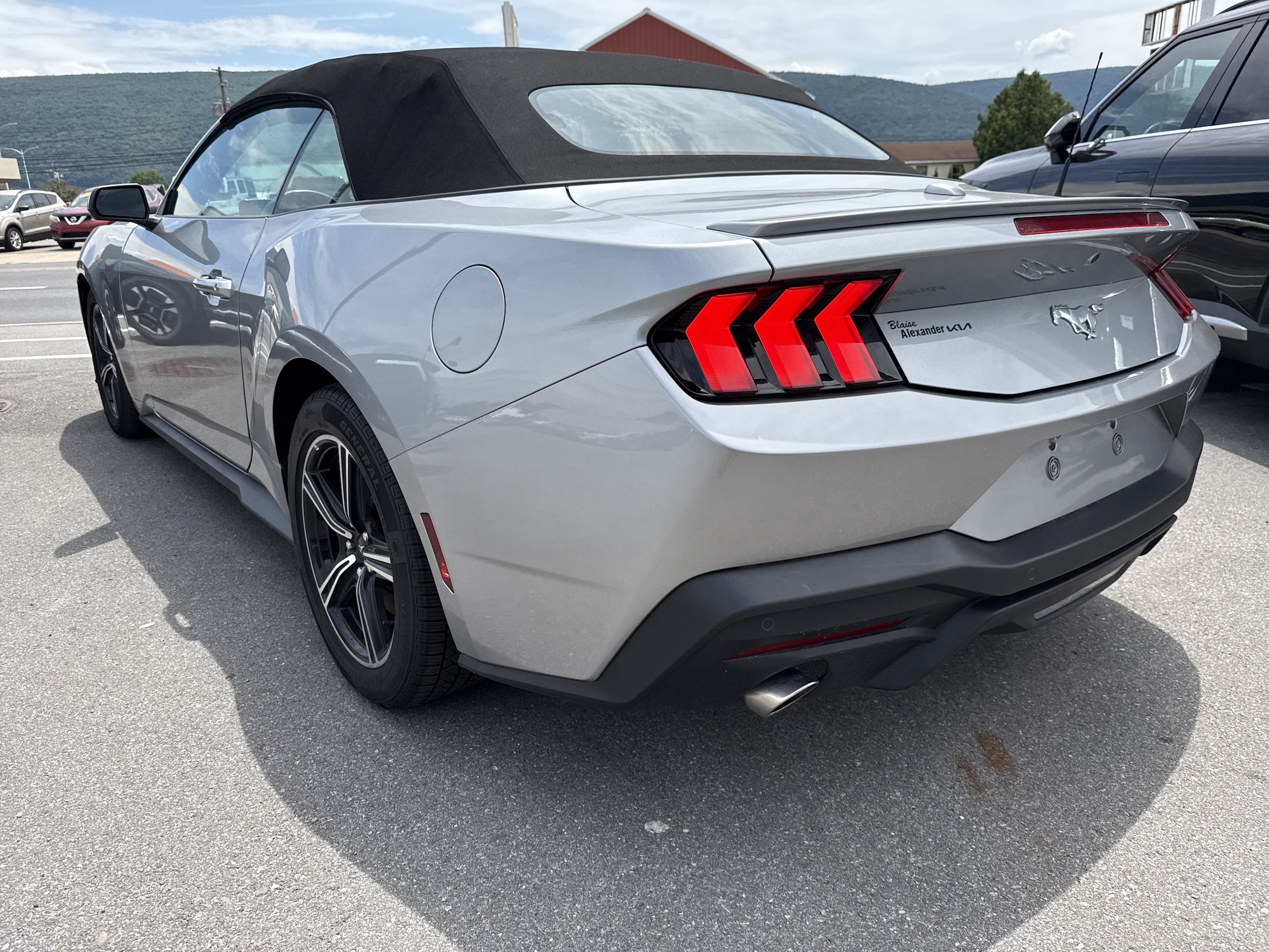 2025 Ford Mustang EcoBoost Premium - Photo 6