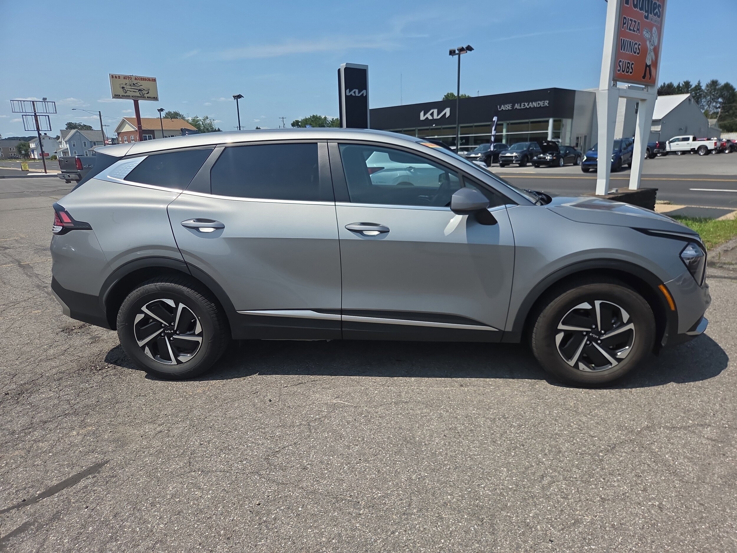 2023 Kia Sportage Hybrid LX photo 2