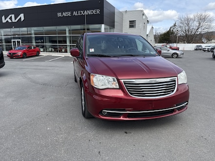 2013 Chrysler Town & Country Touring Van