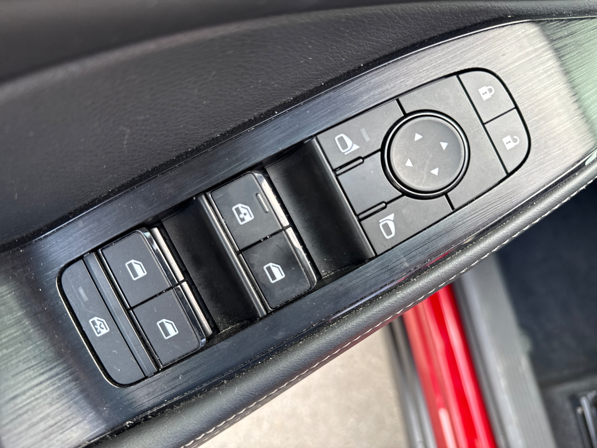 2023 Nissan Rogue SV - Photo 16