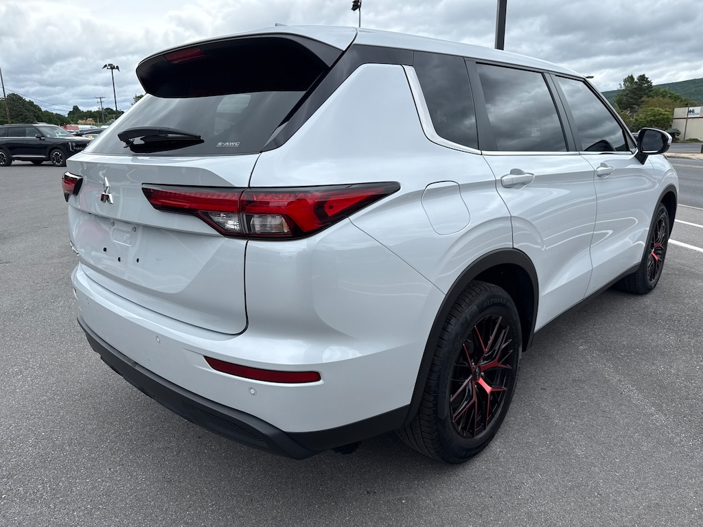 Used 2023 Mitsubishi Outlander ES SUV