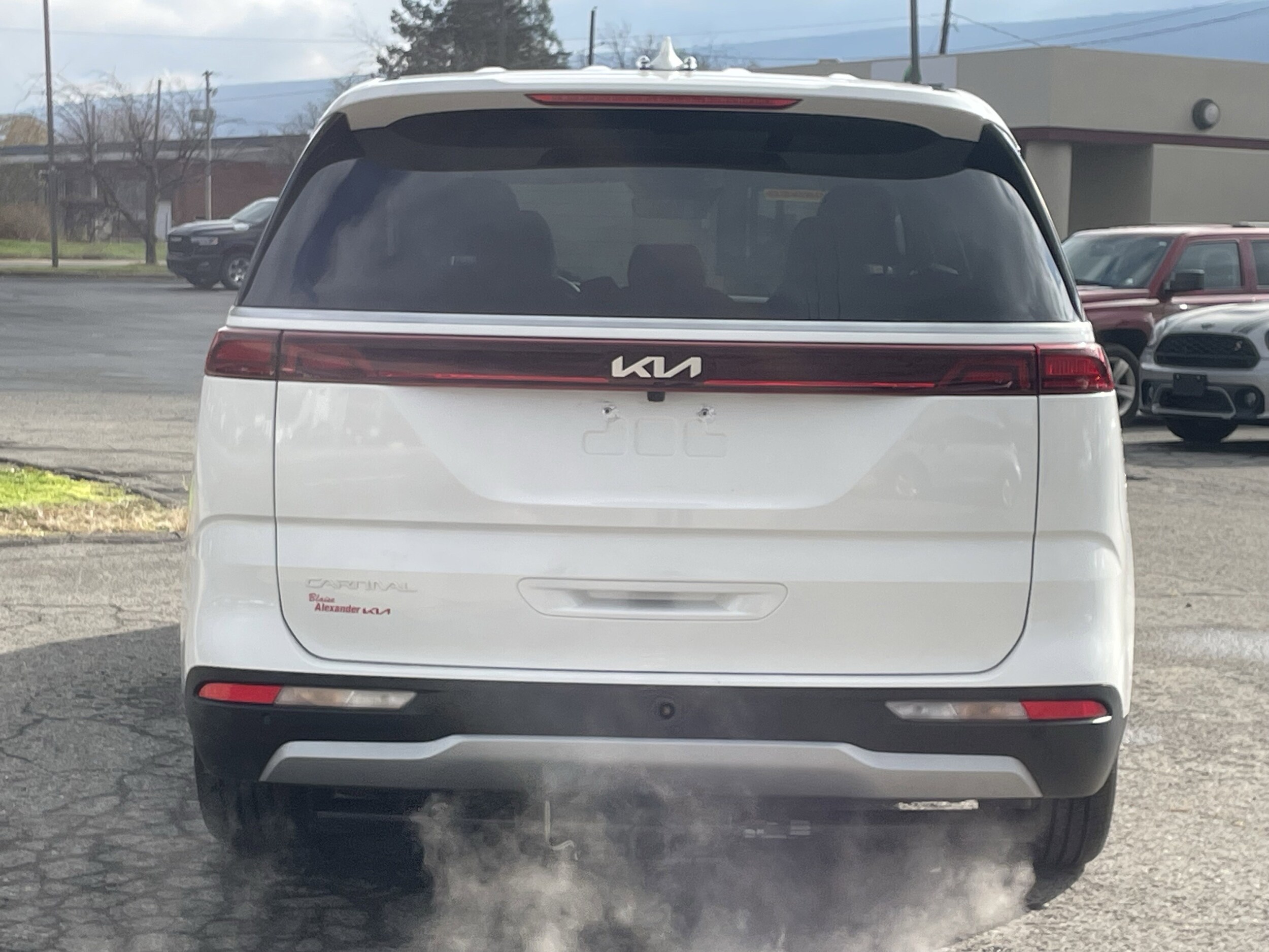 2023 Kia Carnival EX photo 3