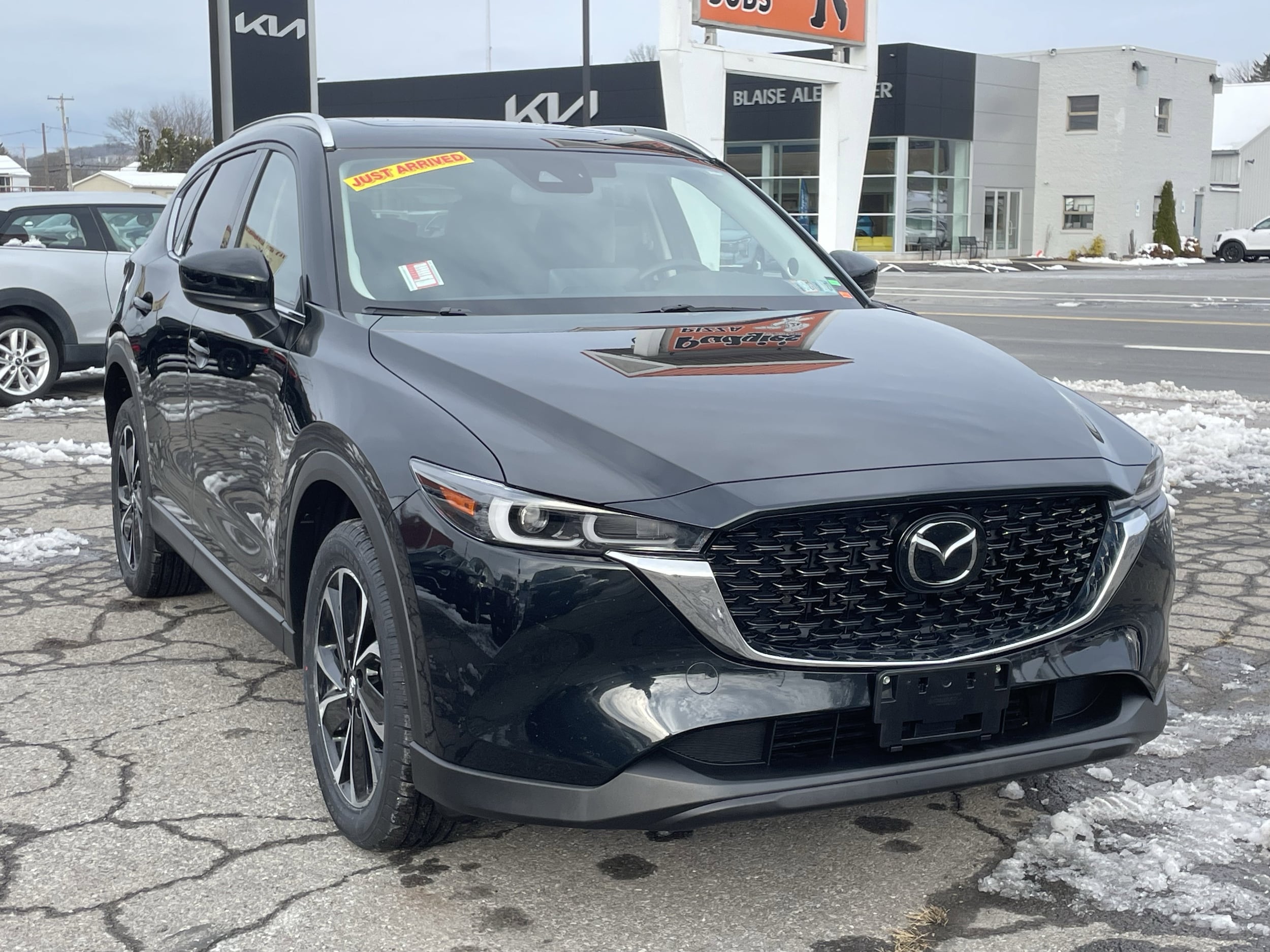2023 Mazda CX-5 S Premium package's photo