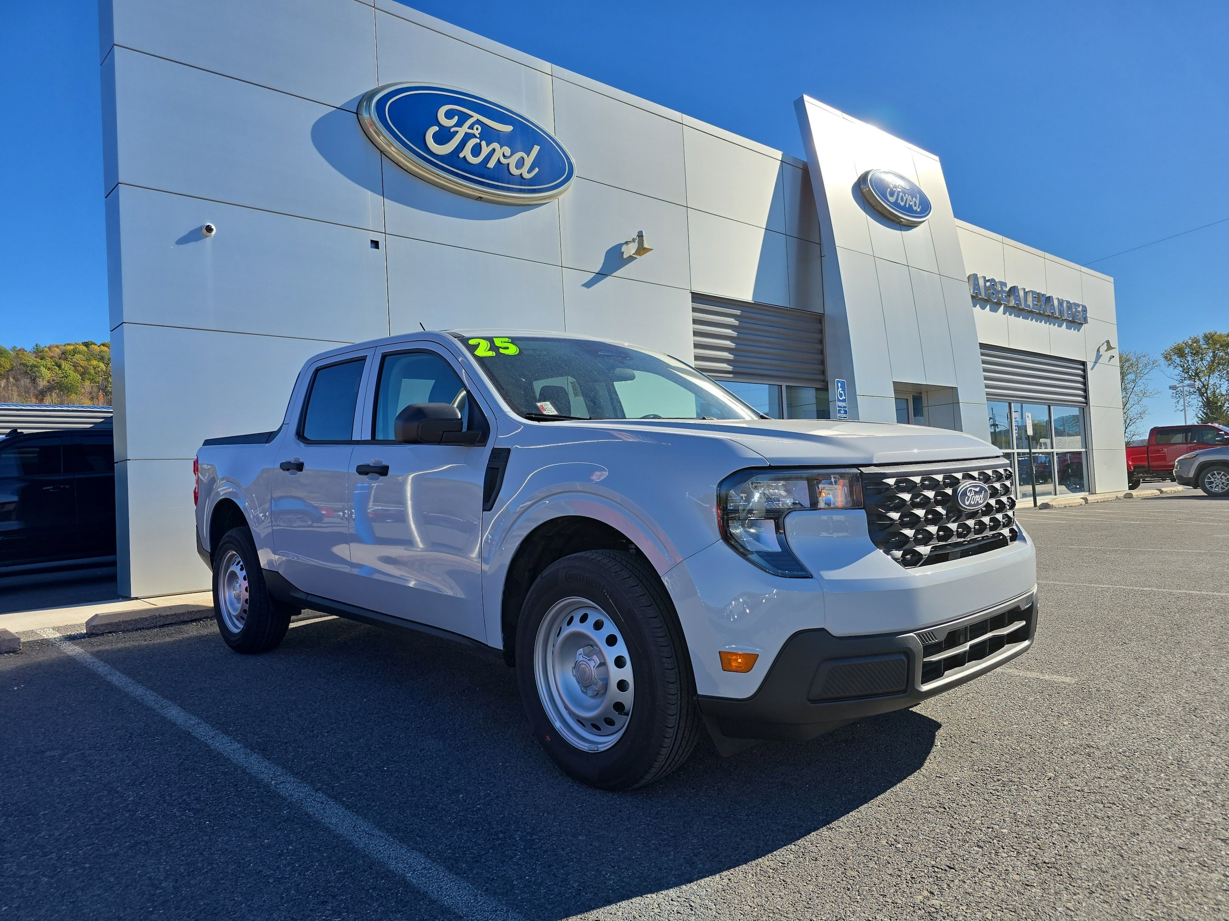 2025 Ford Maverick XL's photo