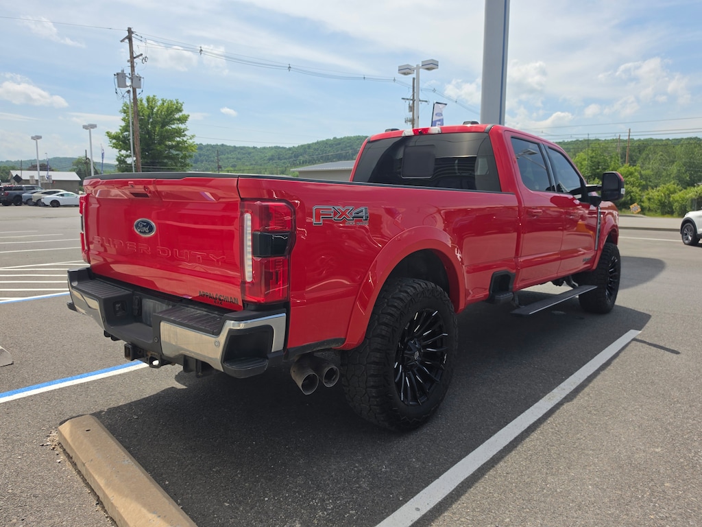 Used 2023 Ford Super Duty F-350 SRW LARIAT Truck Crew Cab