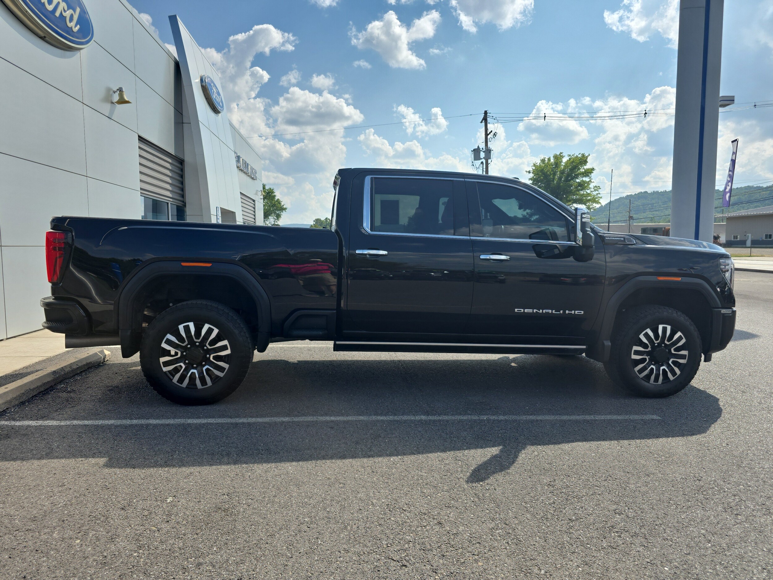 2024 Gmc Sierra 3500 HD Denali Ultimate photo 2