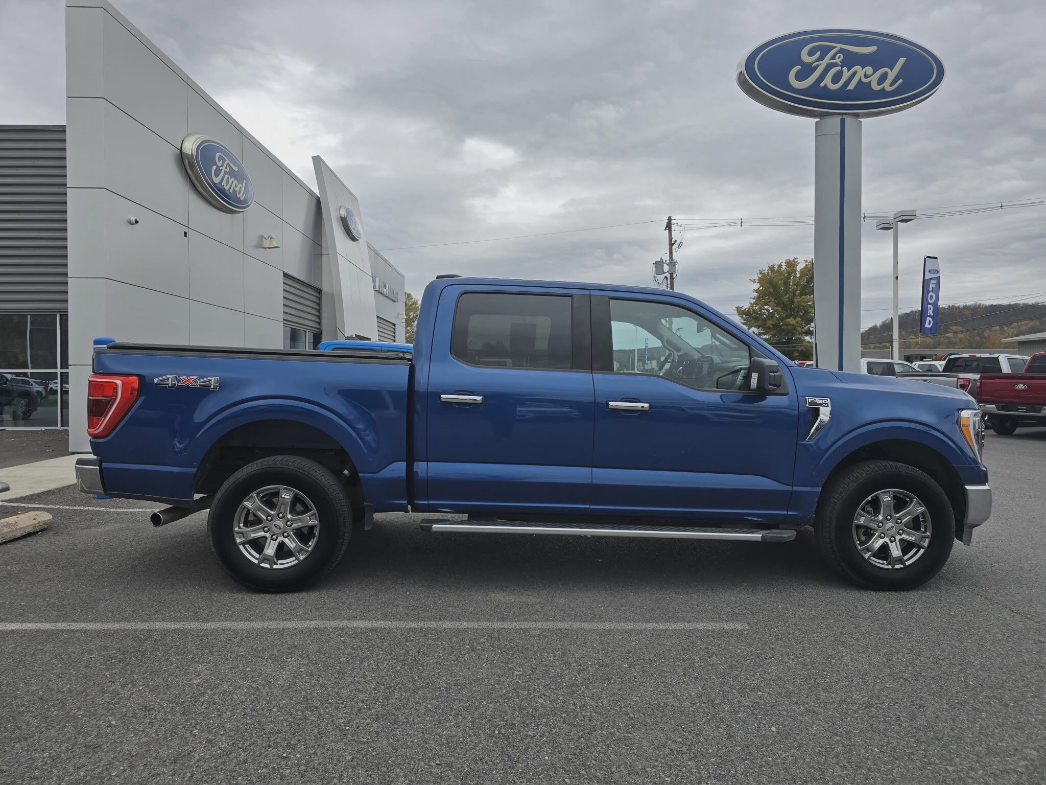2023 Ford F-150 XLT photo 2