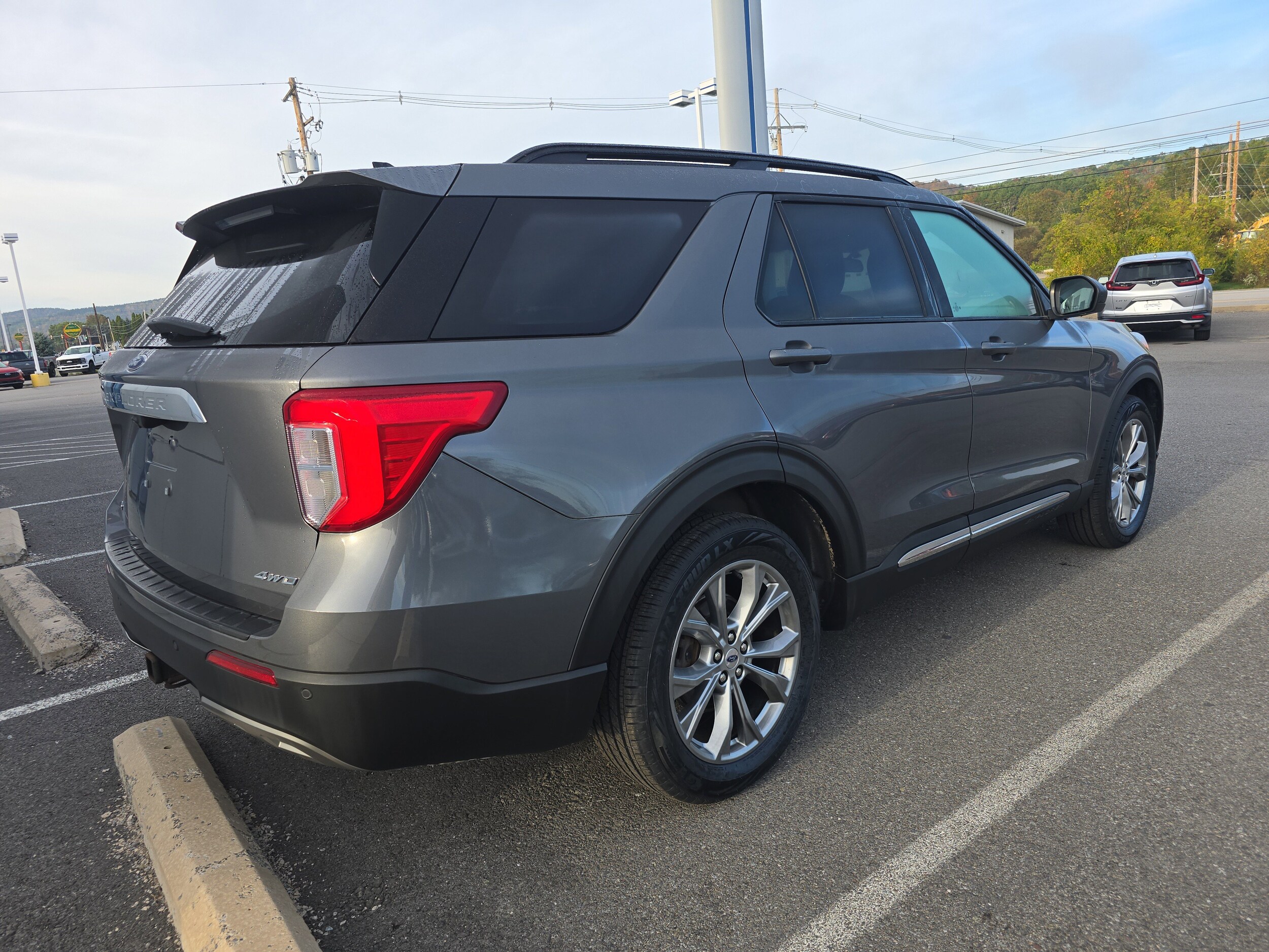 2022 Ford Explorer XLT photo 2
