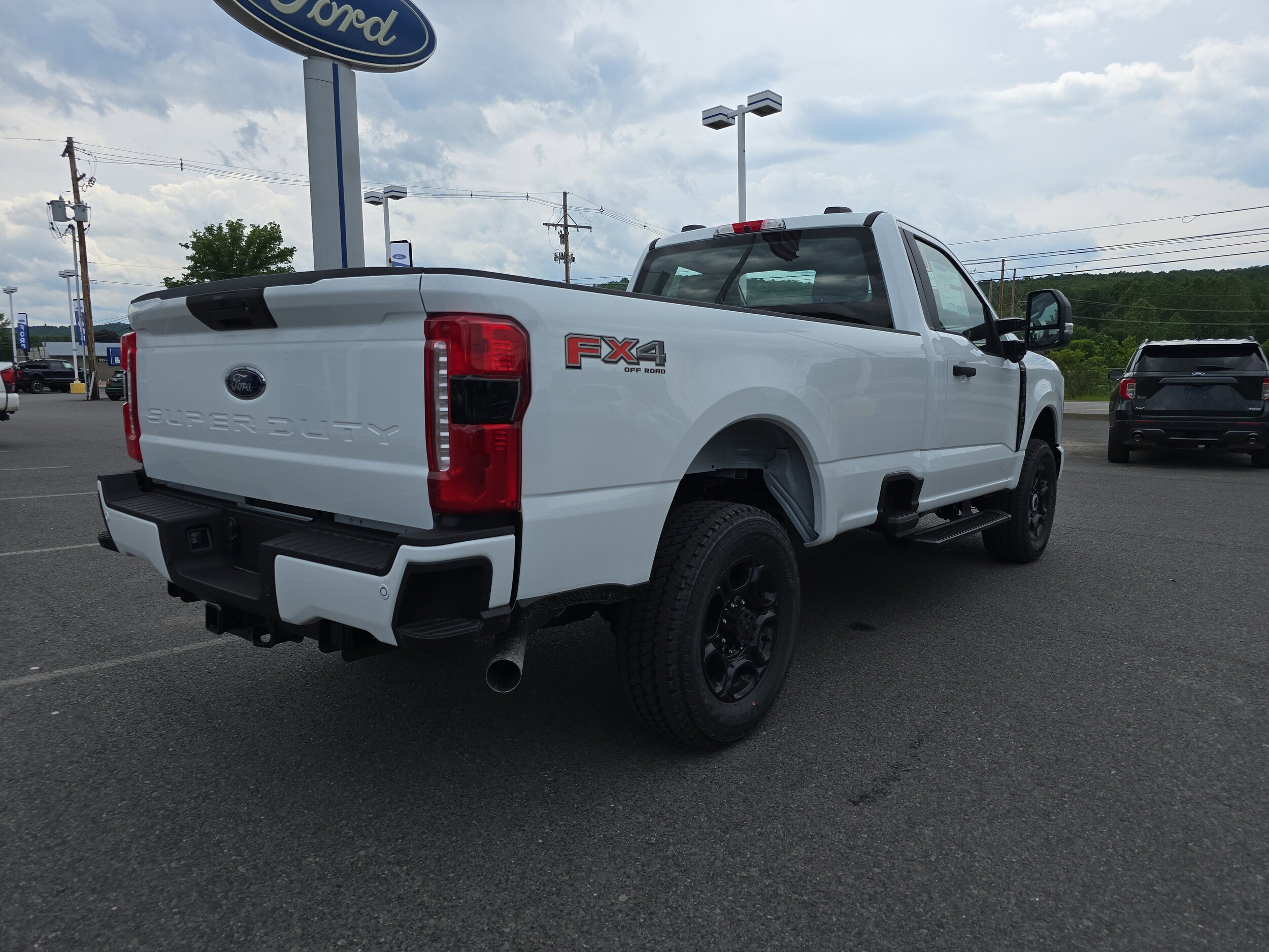 2025 Ford F-350 XL photo 3