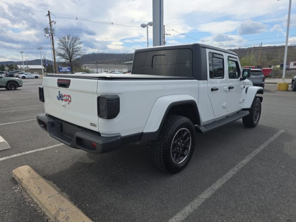 Used 2023 Jeep Gladiator Overland Truck Crew Cab
