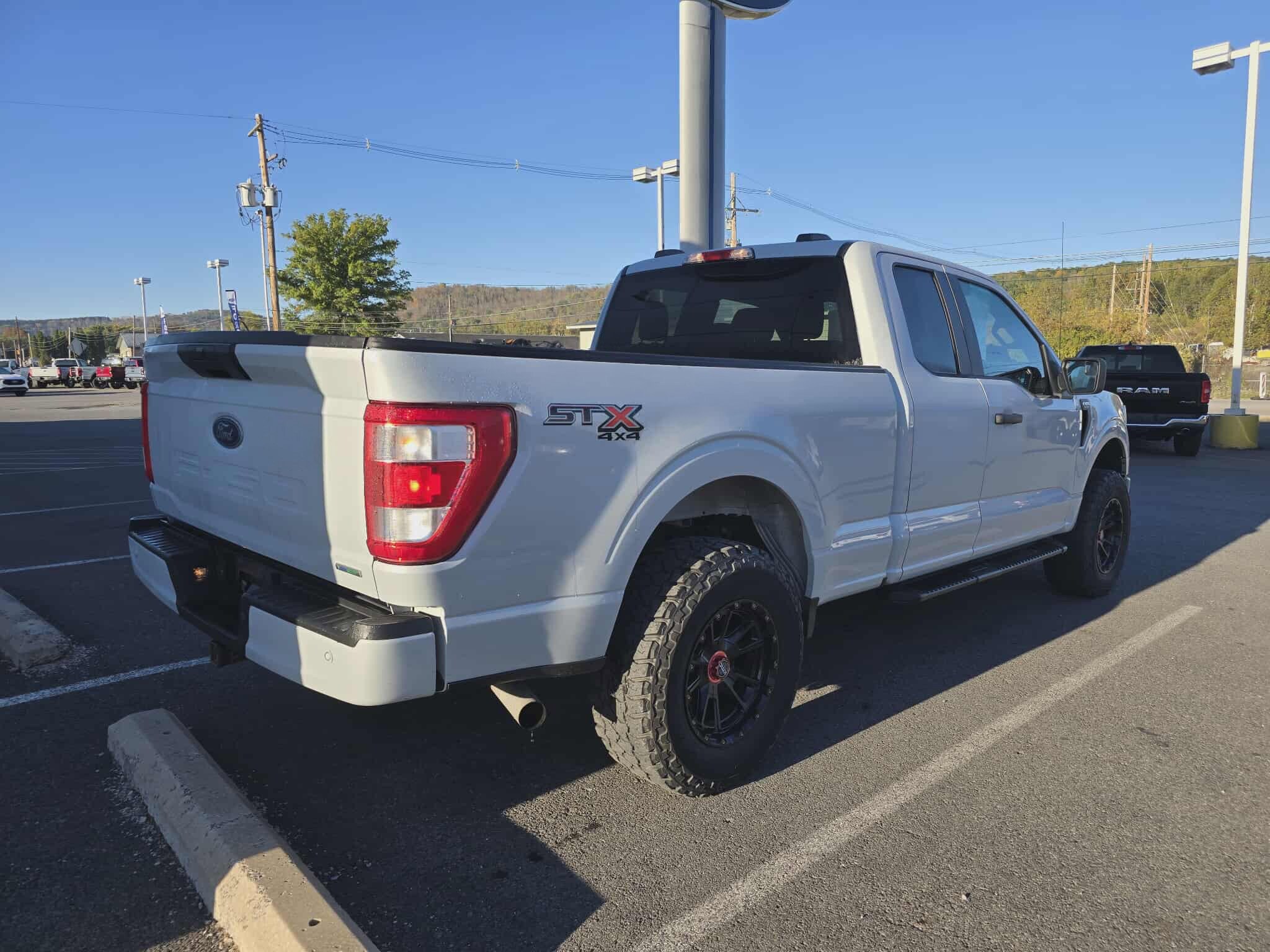 2021 Ford F-150 XL photo 3