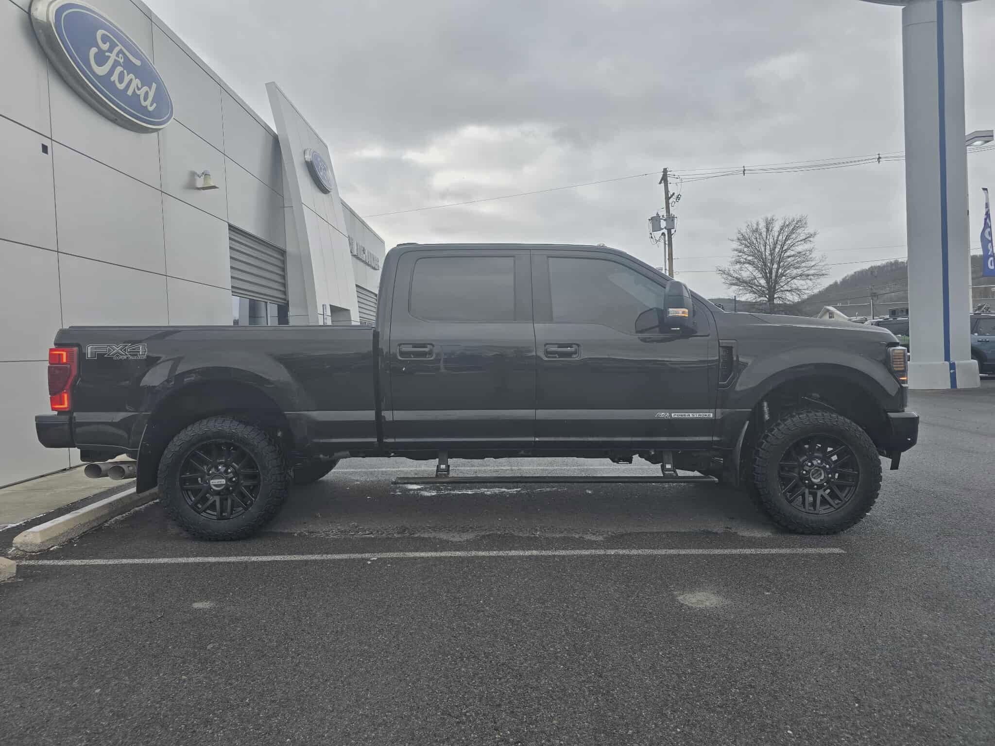 2020 Ford F-250 Lariat photo 2