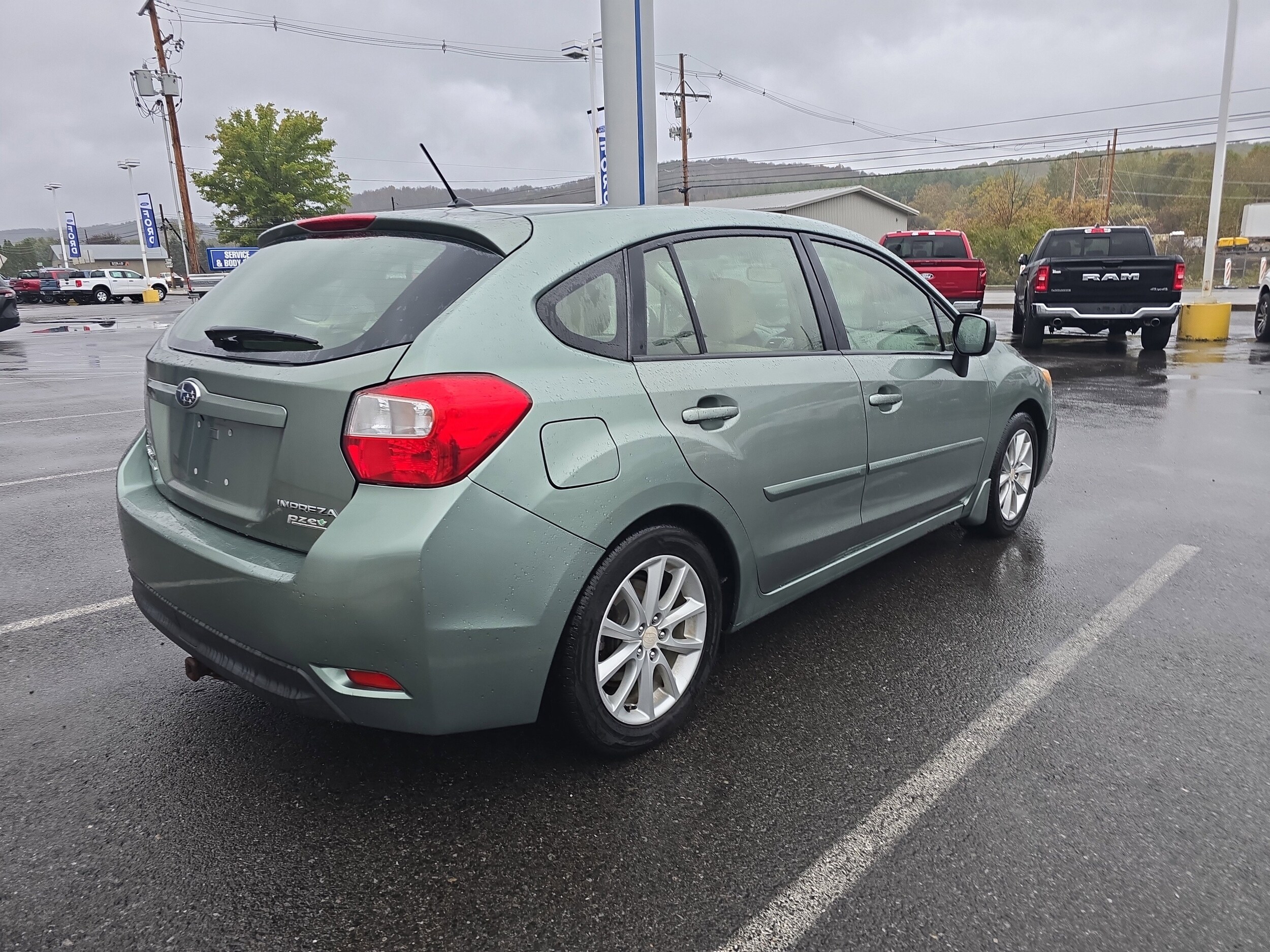 2014 Subaru Impreza 2.0i Premium photo 3