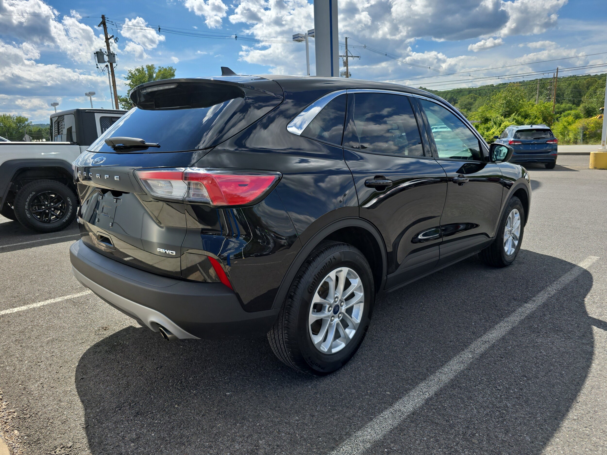 2022 Ford Escape SE photo 2