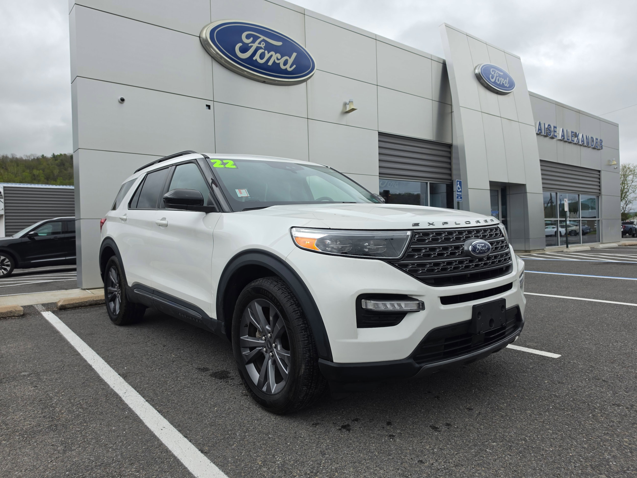 2022 Ford Explorer XLT 4WD's photo
