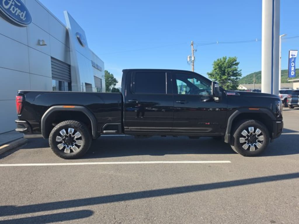 Used 2025 GMC Sierra 2500HD AT4 Truck Crew Cab