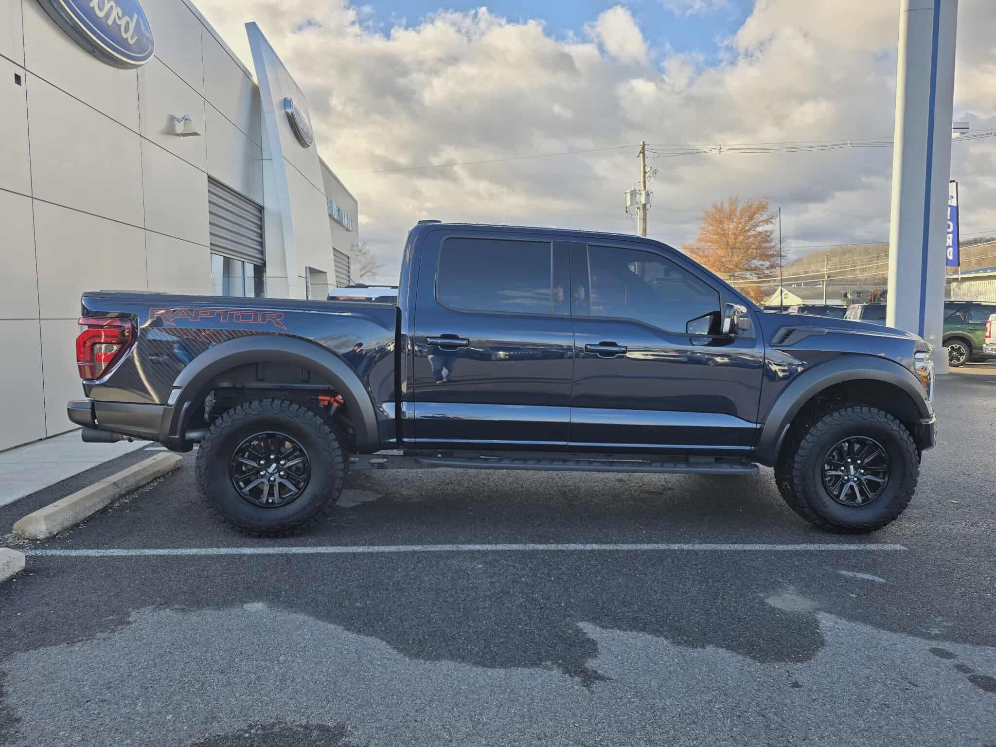 2024 Ford F-150 Raptor photo 2