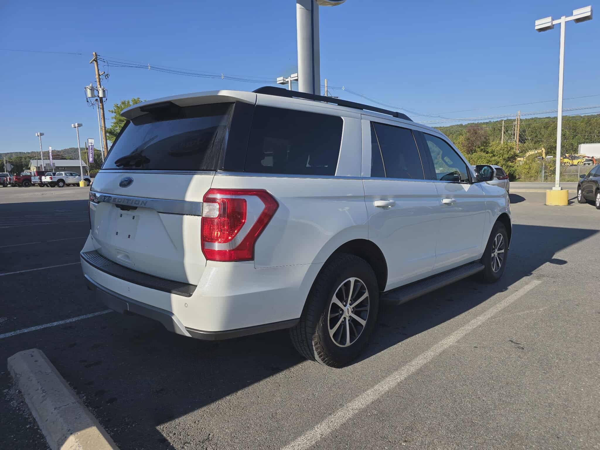 2021 Ford Expedition XLT photo 2