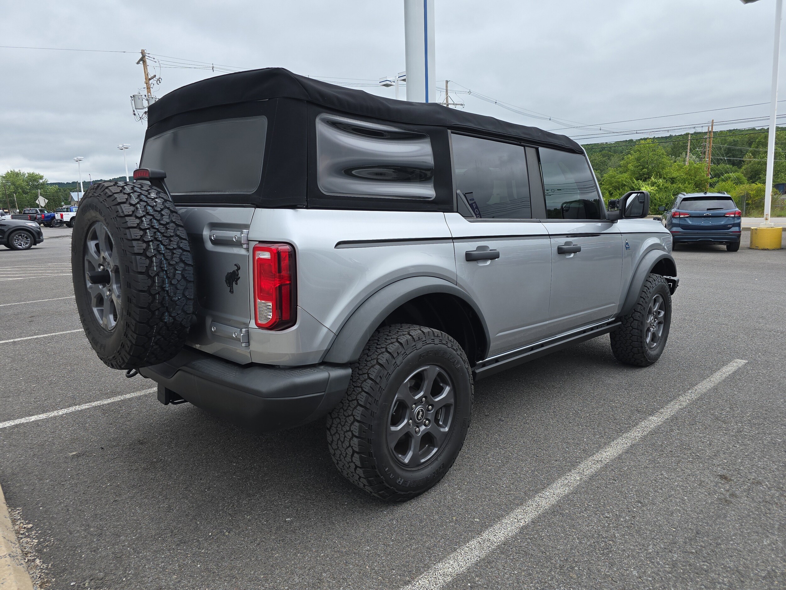 2022 Ford Bronco Black Diamond photo 3