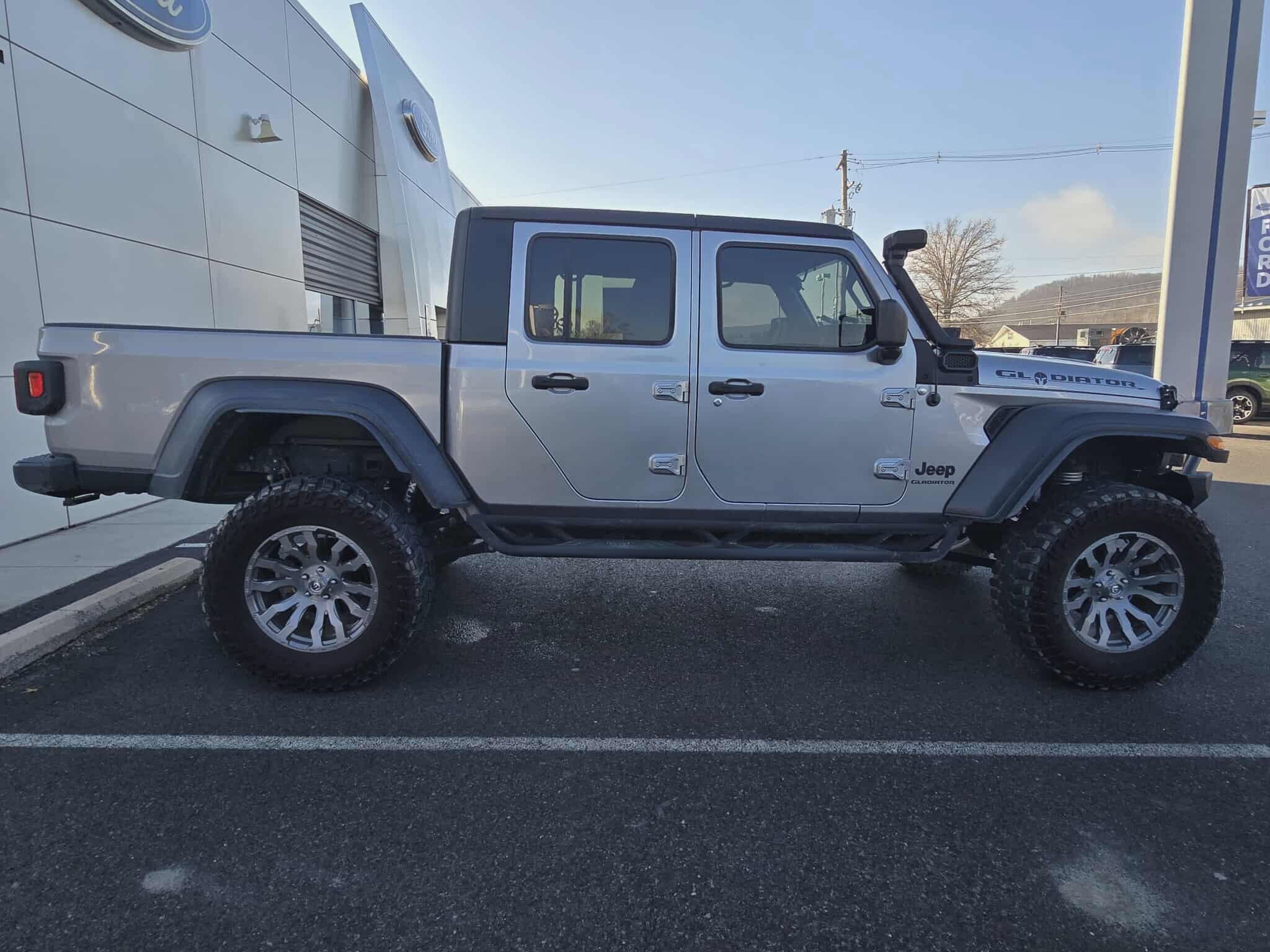 2020 Jeep Gladiator Sport S photo 2