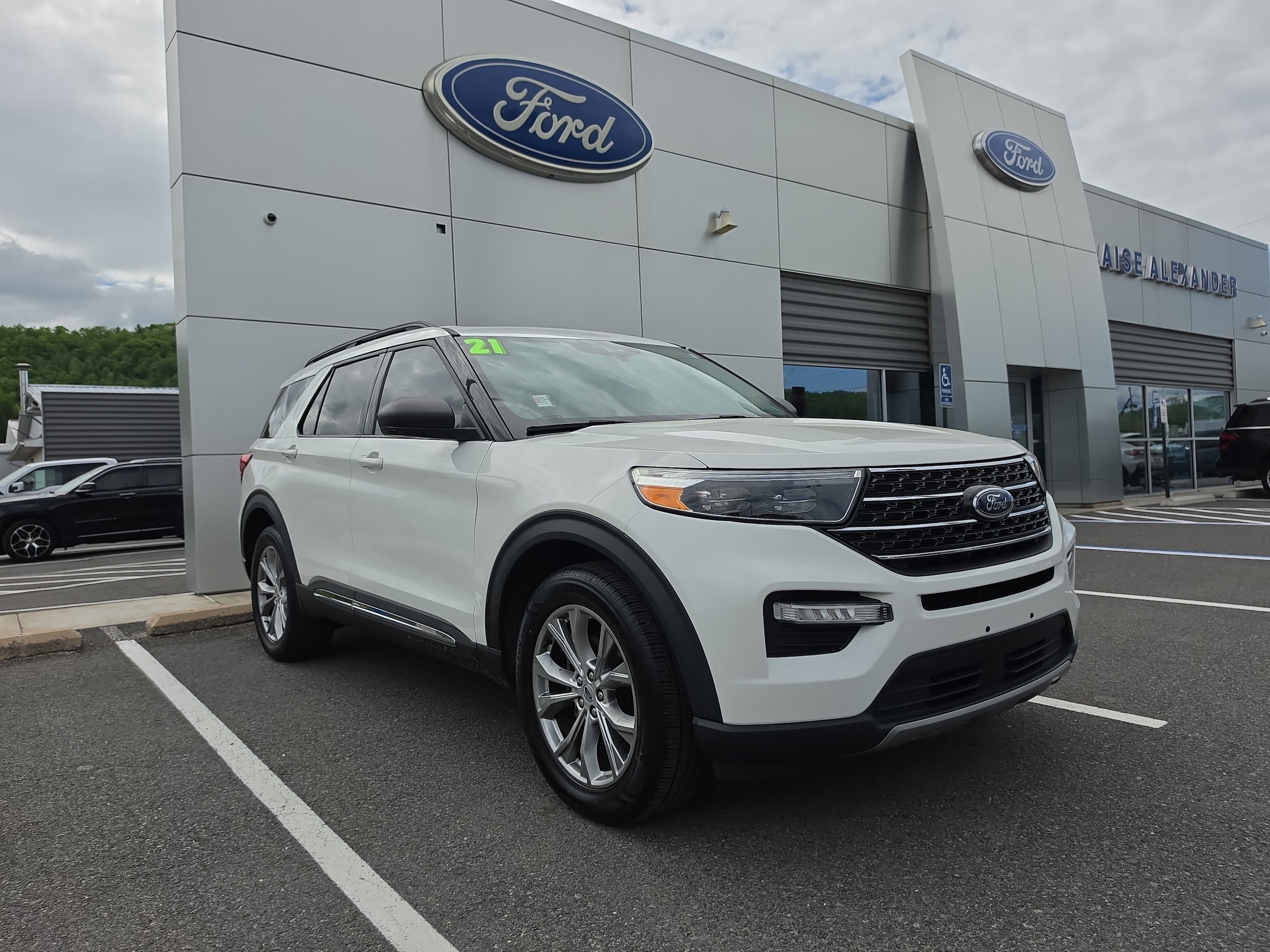 2021 Ford Explorer XLT 4WD's photo