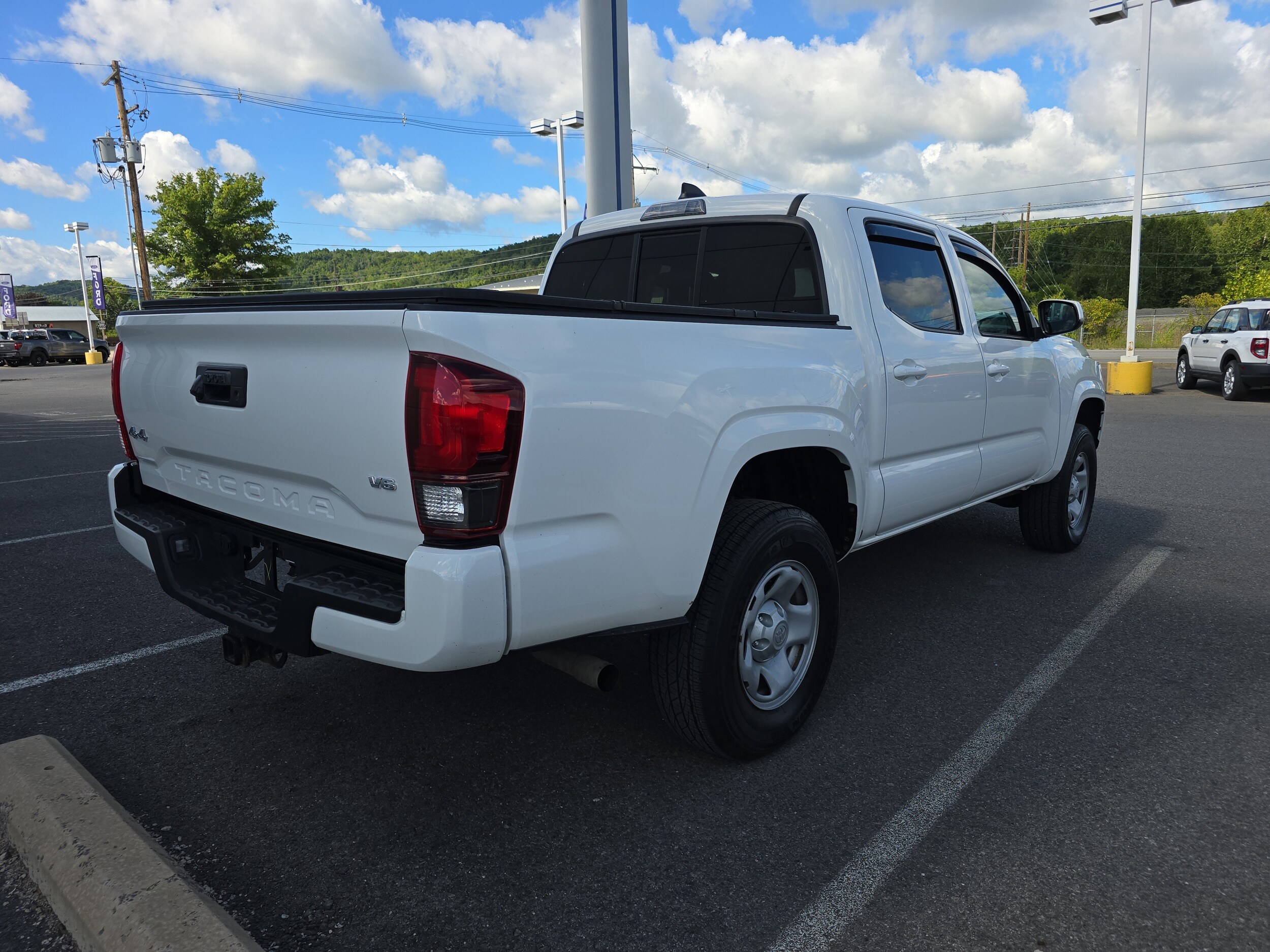 2023 Toyota Tacoma 4x4 SR Double Cab V6 photo 2