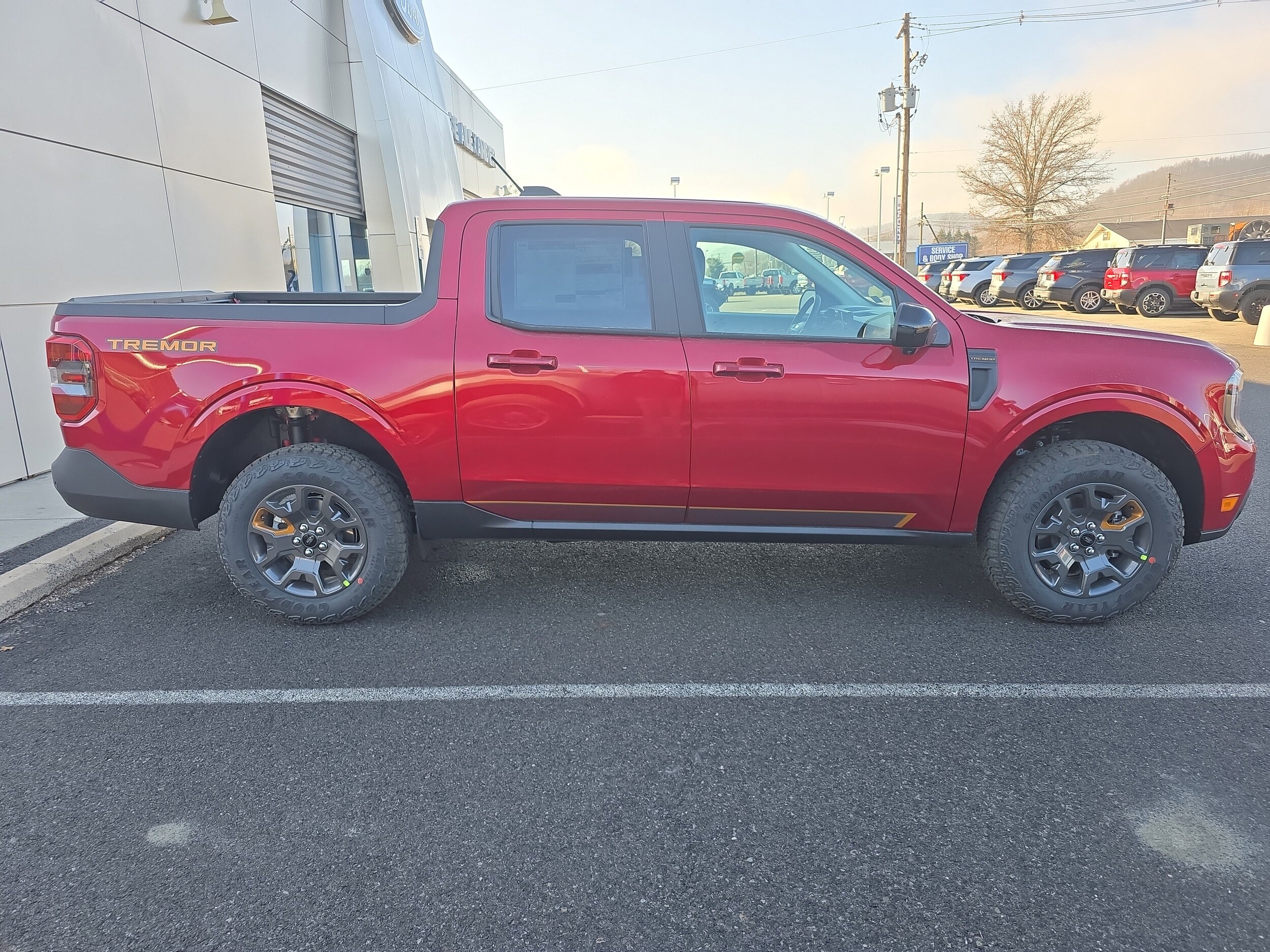 2025 Ford Maverick Tremor photo 2