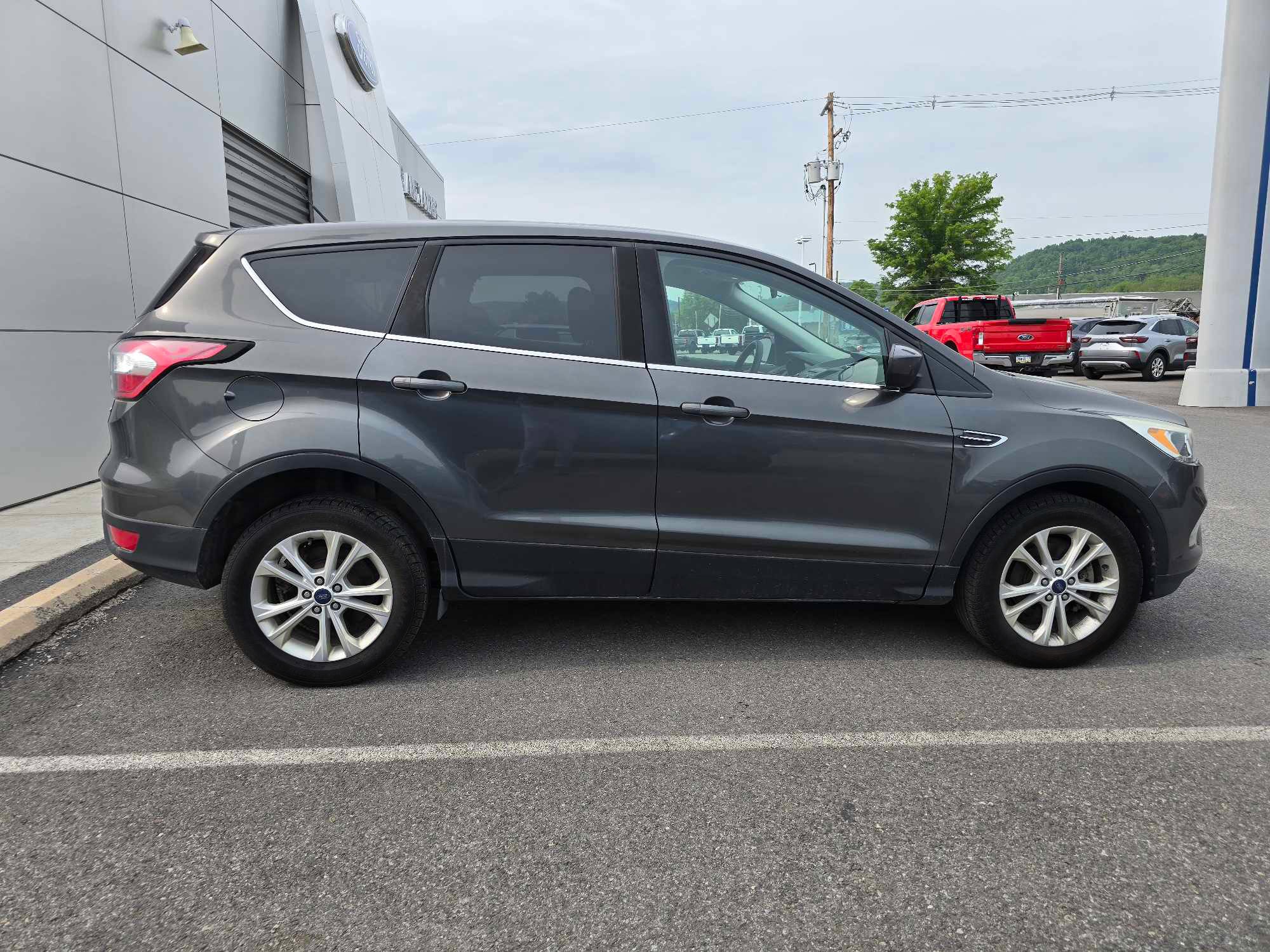 Used 2017 Ford Escape SE with VIN 1FMCU9GD1HUD63535 for sale in Mansfield, PA