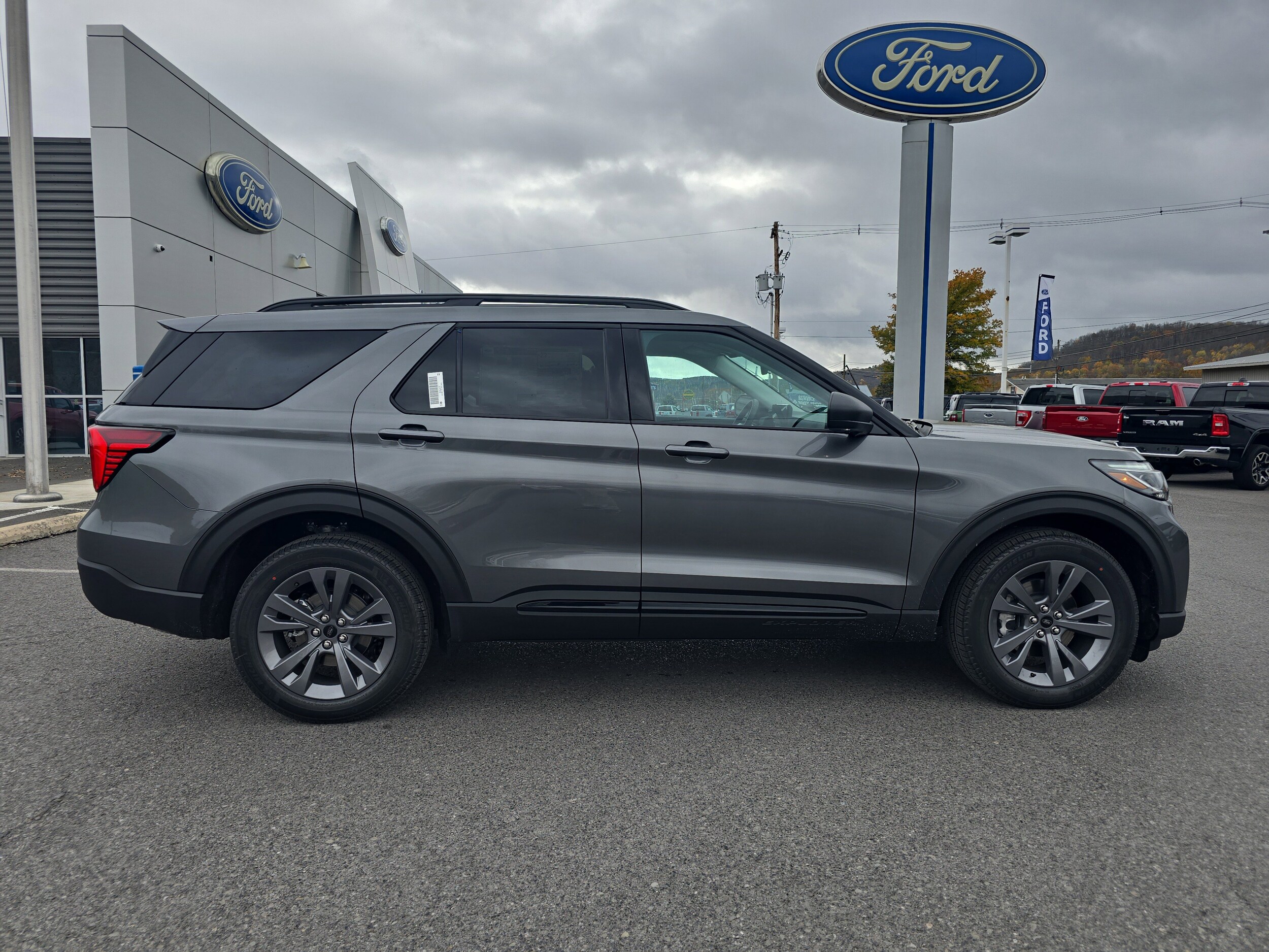 2026 Ford Explorer photo 2