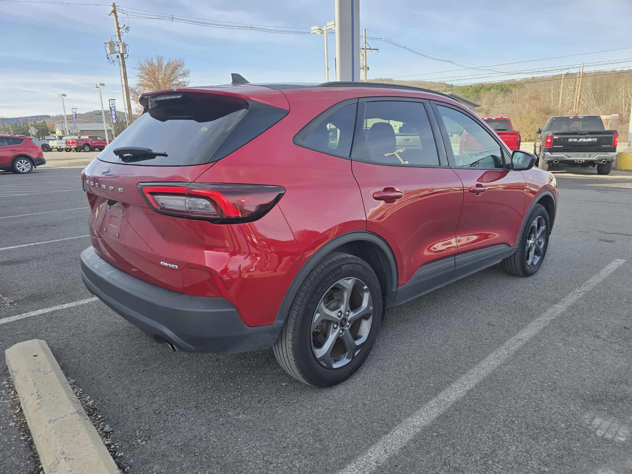 2025 Ford Escape ST-Line photo 2