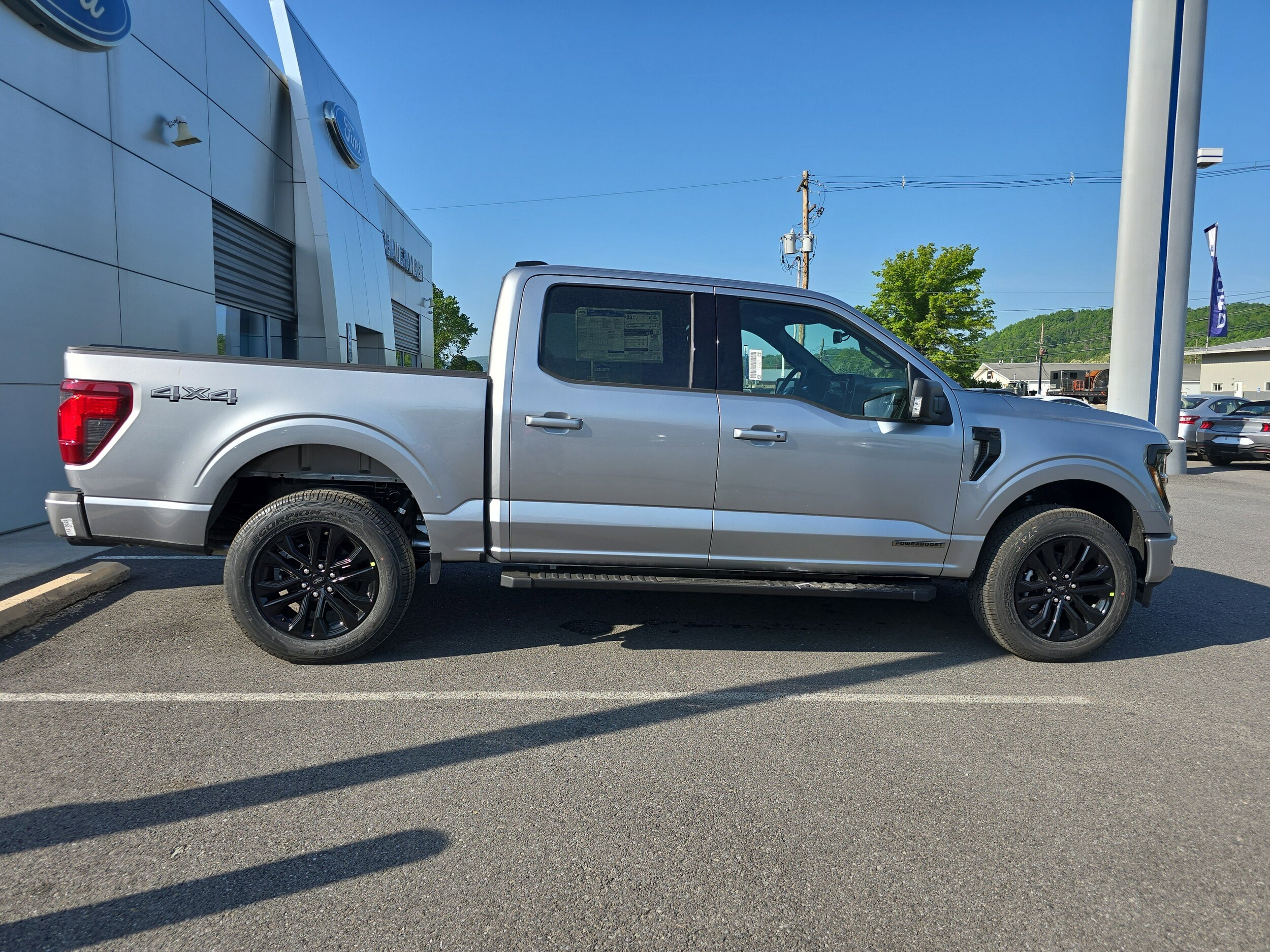 2025 Ford F-150 XLT photo 2