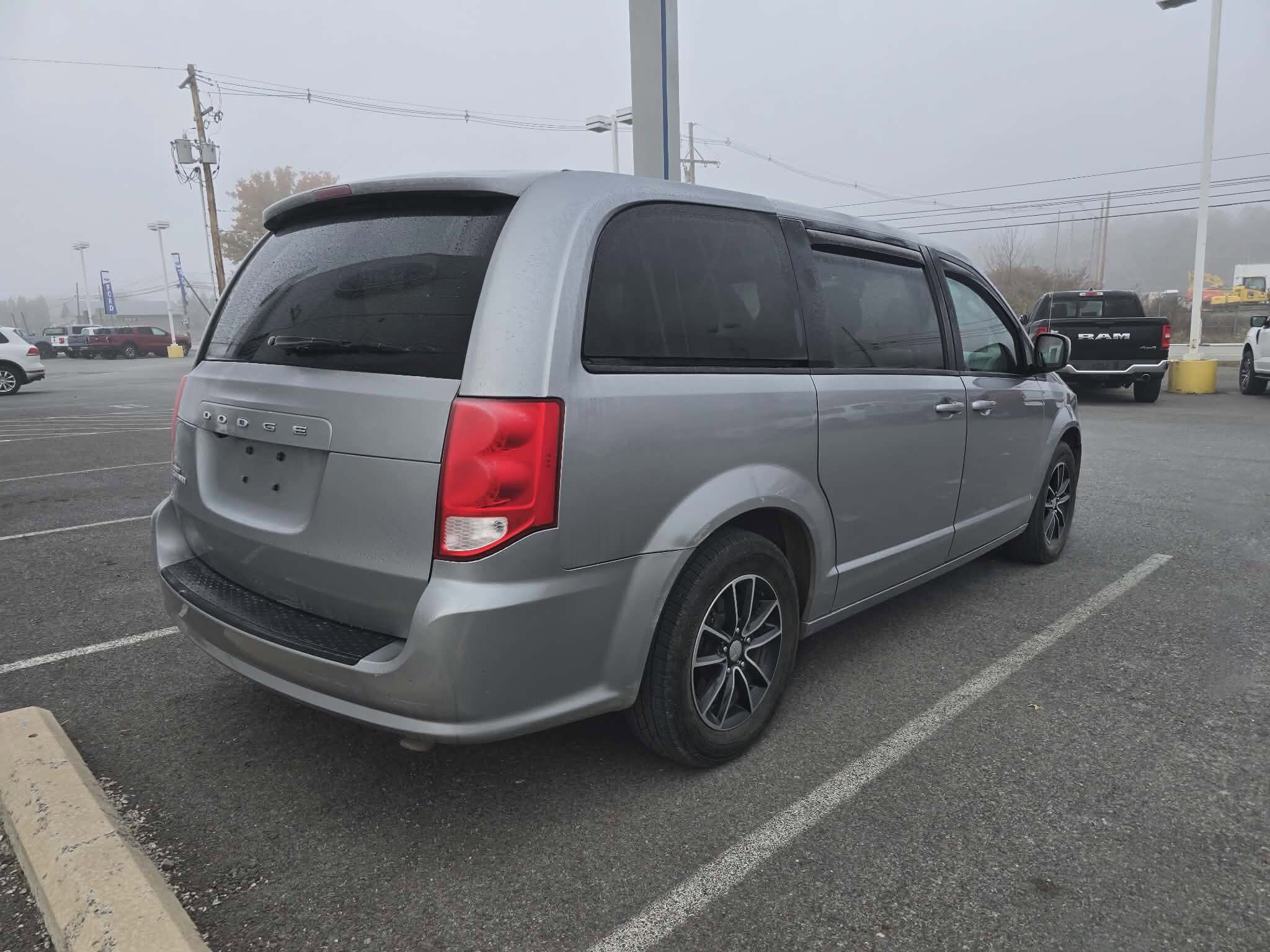 2019 Dodge Grand Caravan SE Plus photo 3