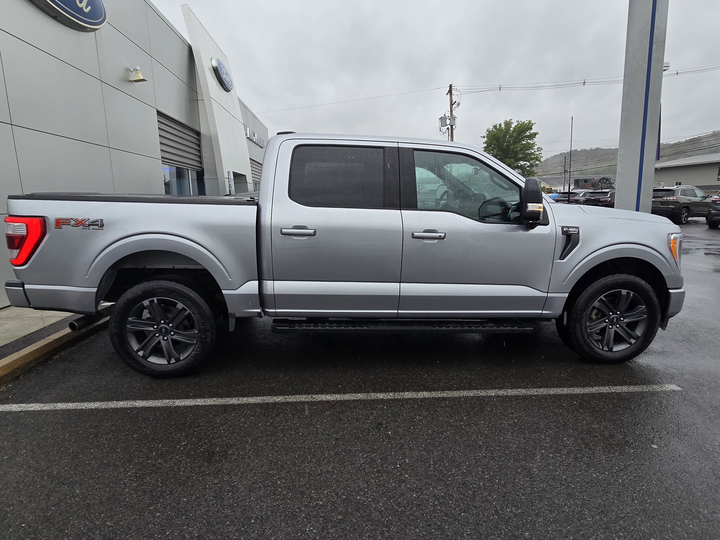 2023 Ford F-150 Lariat photo 2