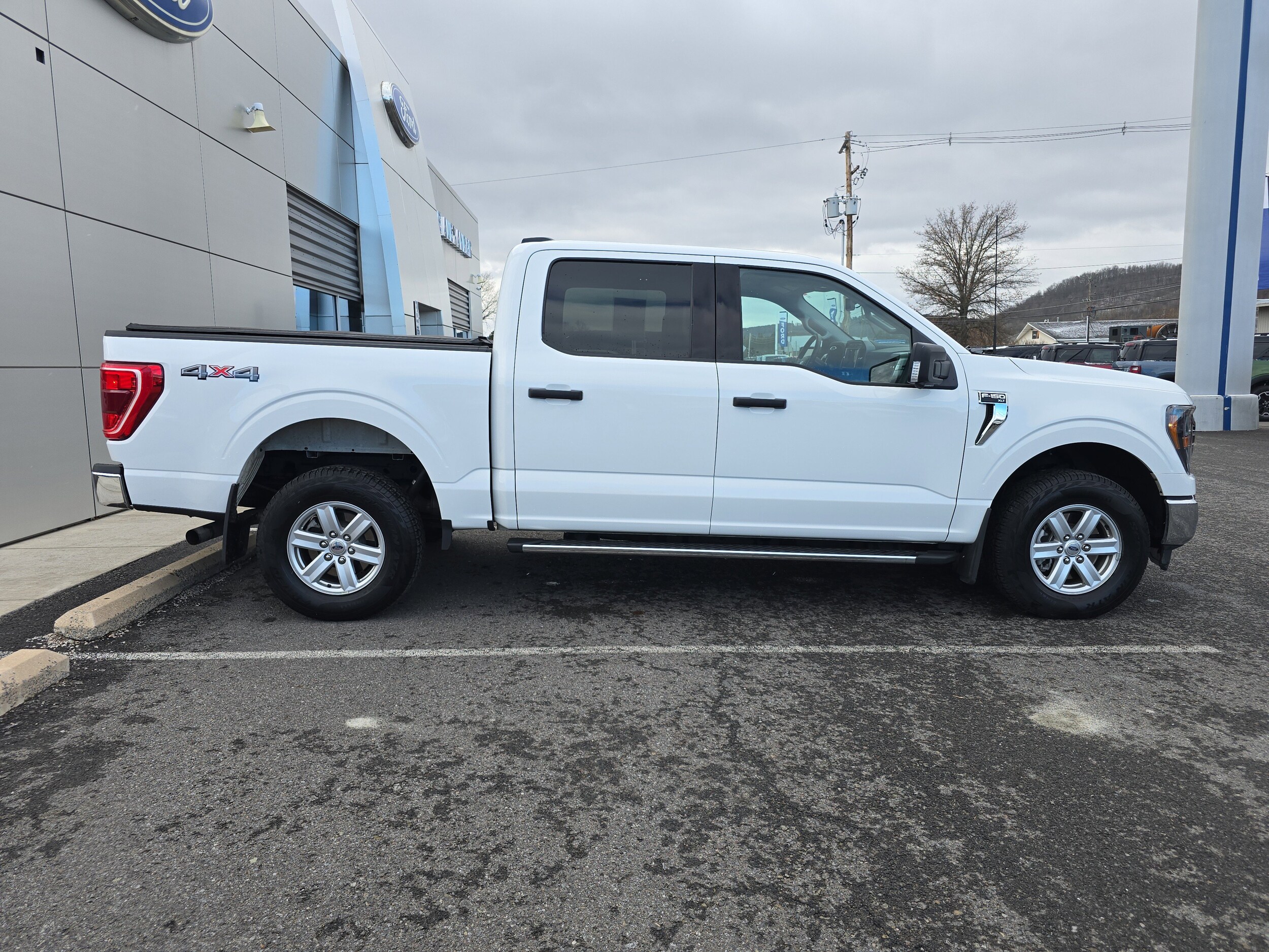 2023 Ford F-150 XLT photo 2