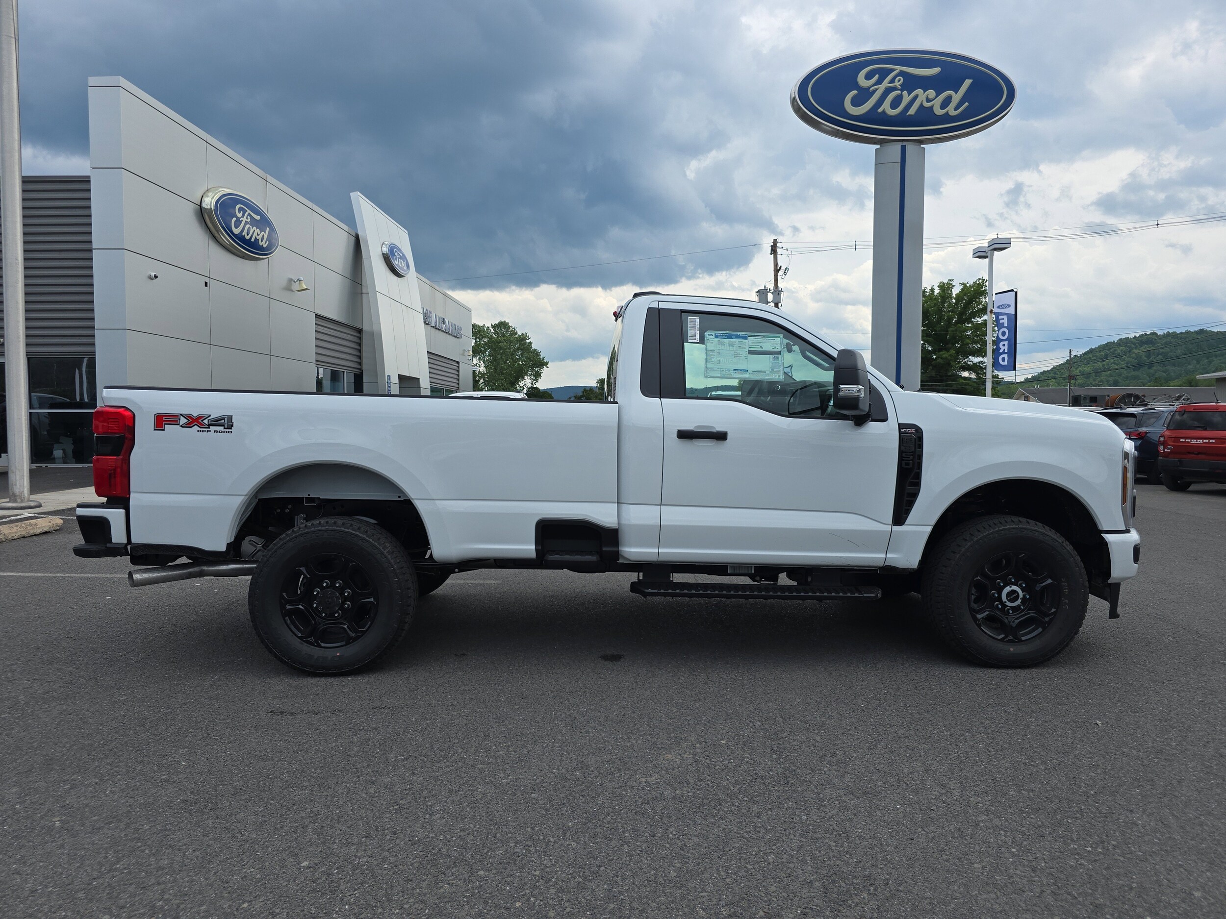2025 Ford F-350 XL photo 2
