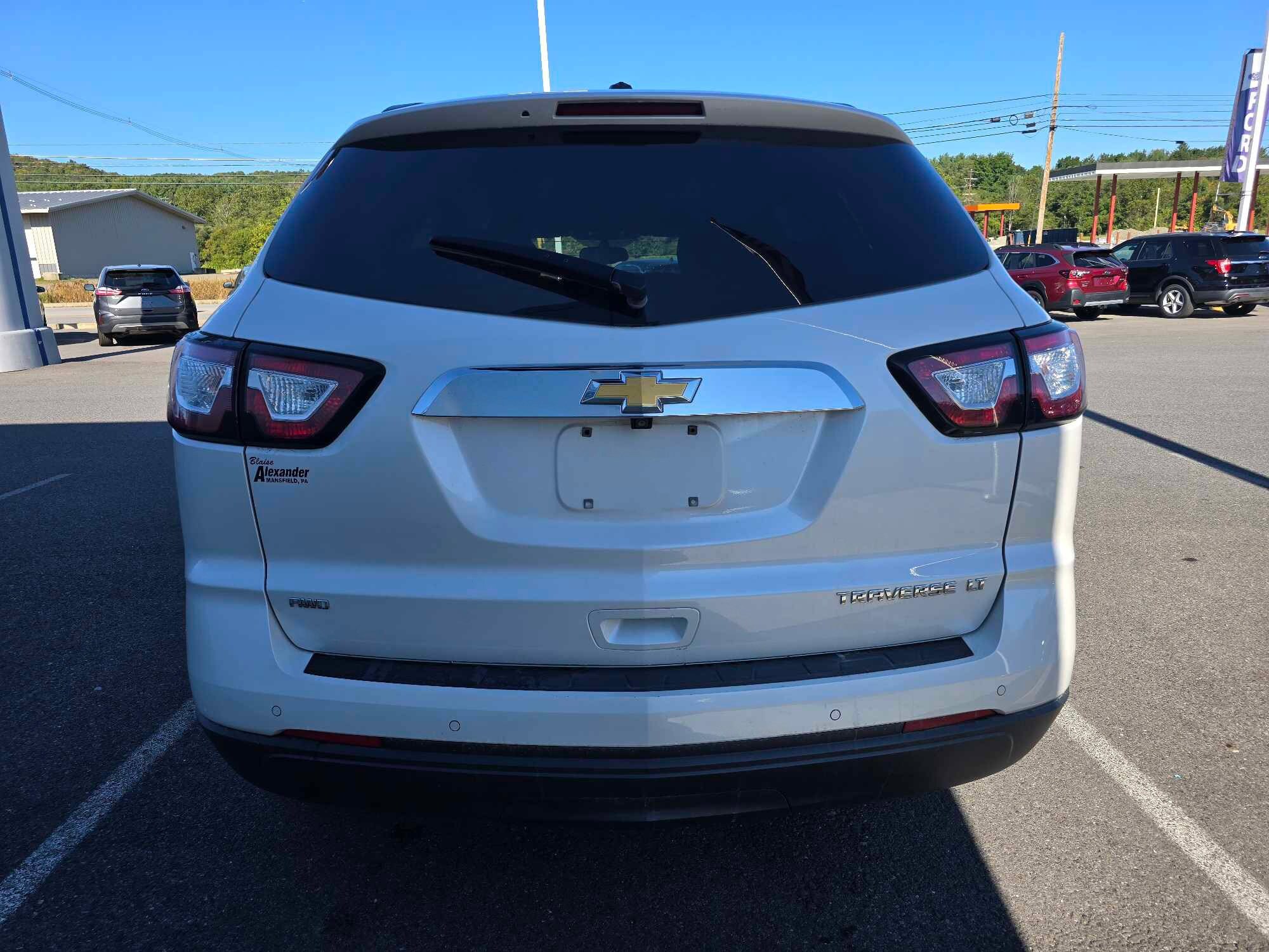 2016 Chevrolet Traverse 1LT photo 3