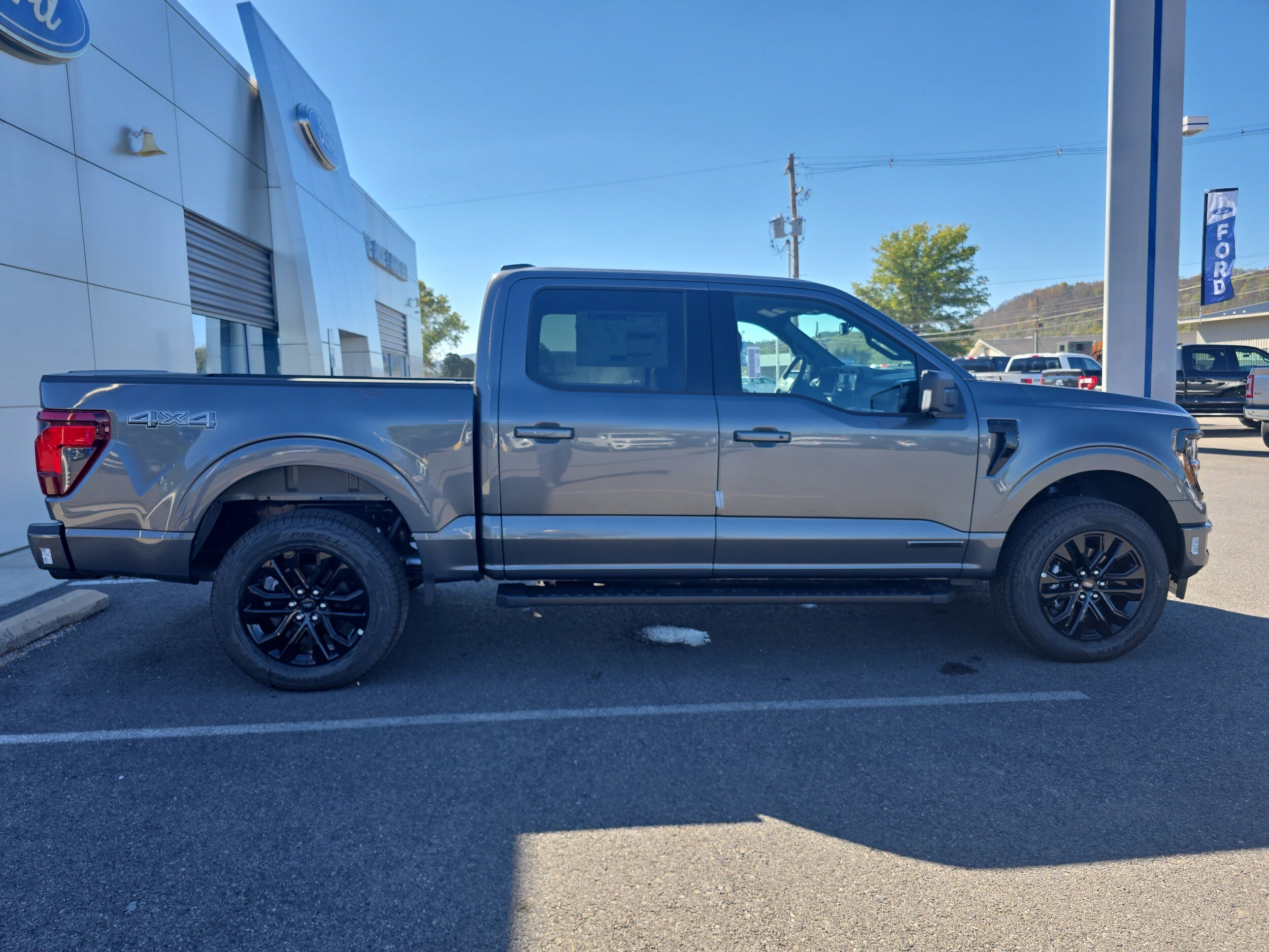 2025 Ford F-150 XLT photo 2