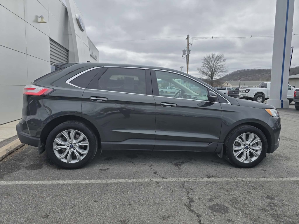 Used 2022 Ford Edge Titanium SUV