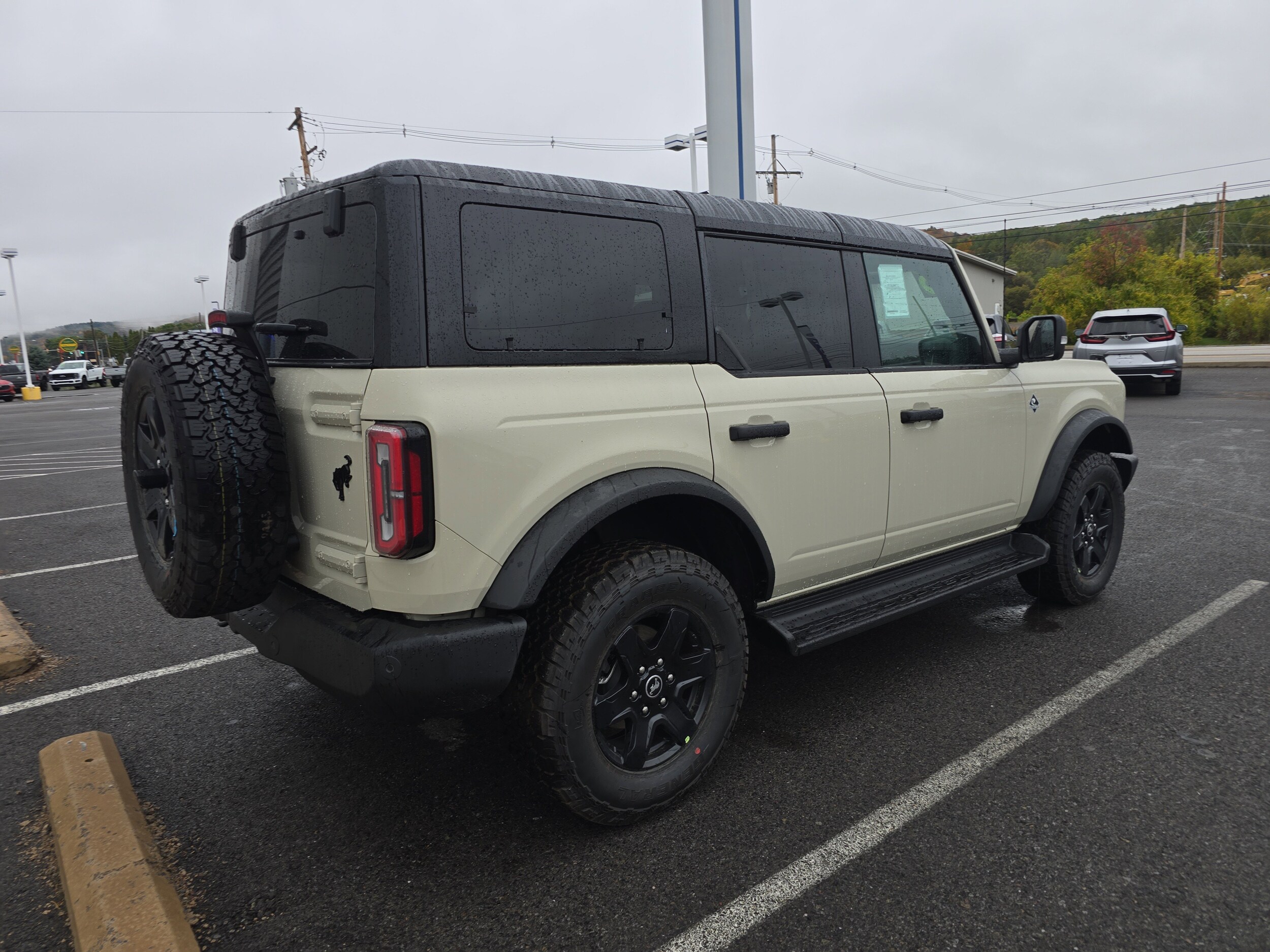 2025 Ford Bronco Outer Banks photo 3