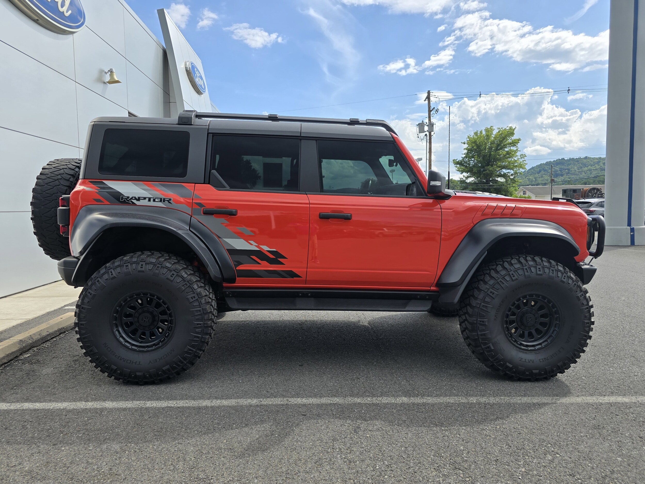 2022 Ford Bronco Raptor photo 2