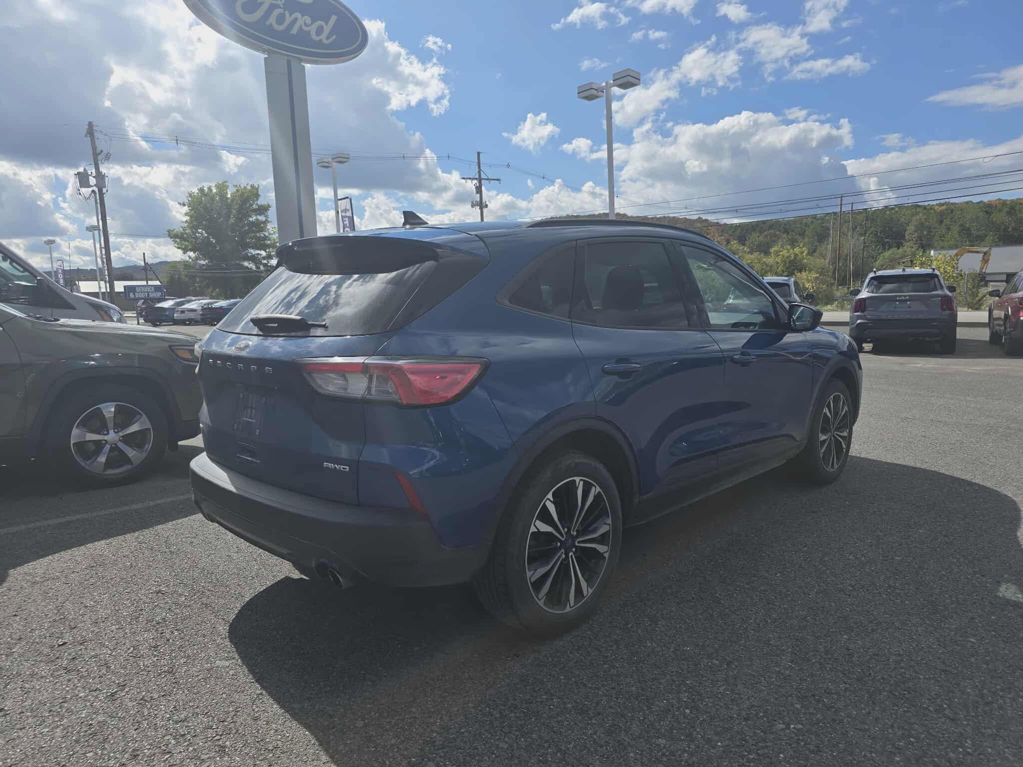 2022 Ford Escape SE photo 3