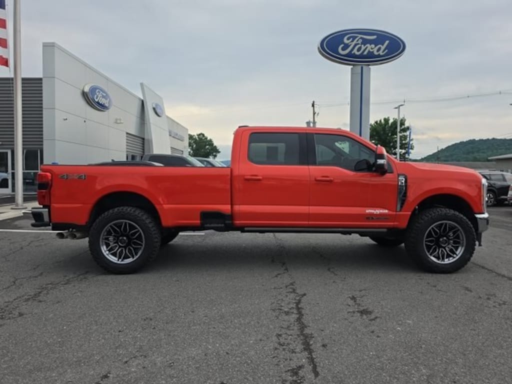 Used 2023 Ford Super Duty F-350 SRW LARIAT Truck Crew Cab