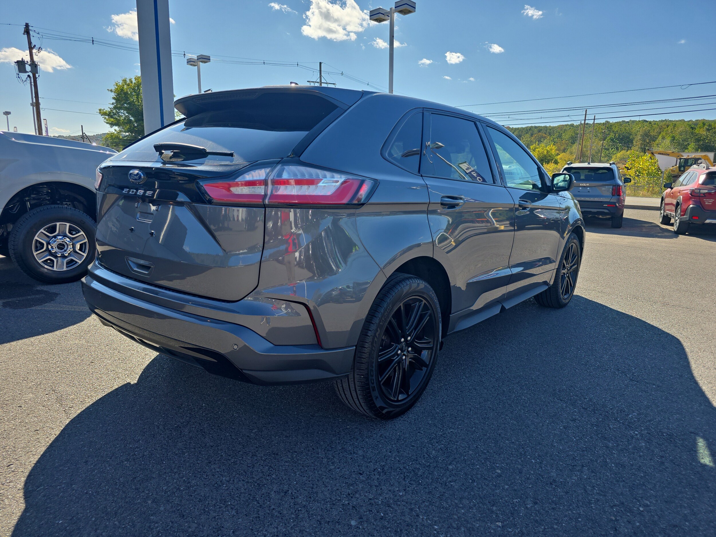 2022 Ford Edge ST-Line photo 2